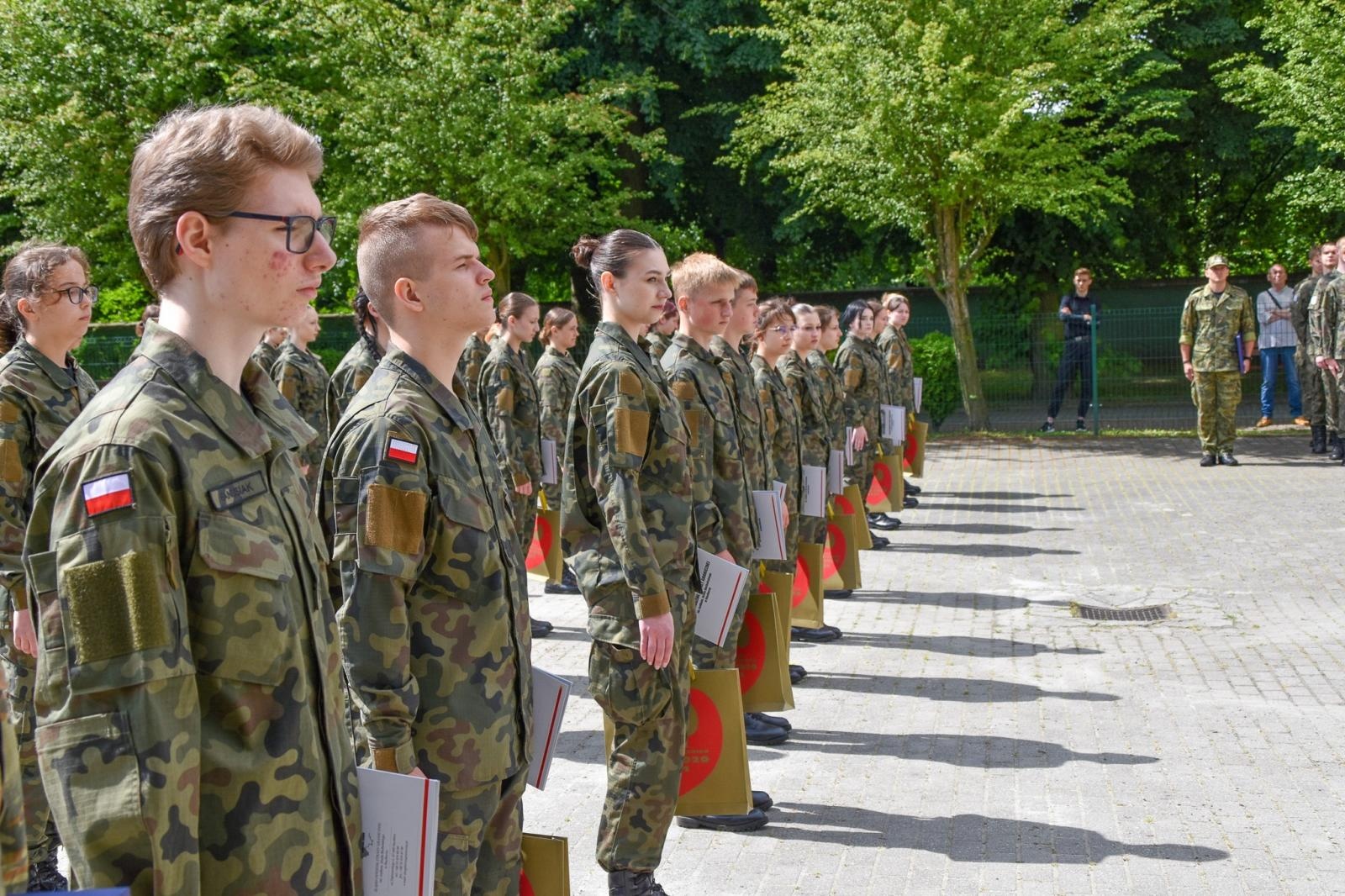 Zdjęcie w galerii na portalu naszraciborz.pl: Uczniowie ZSOMS złożyli dziś ślubowanie [FOTO i WIDEO] wiadomości z regionu