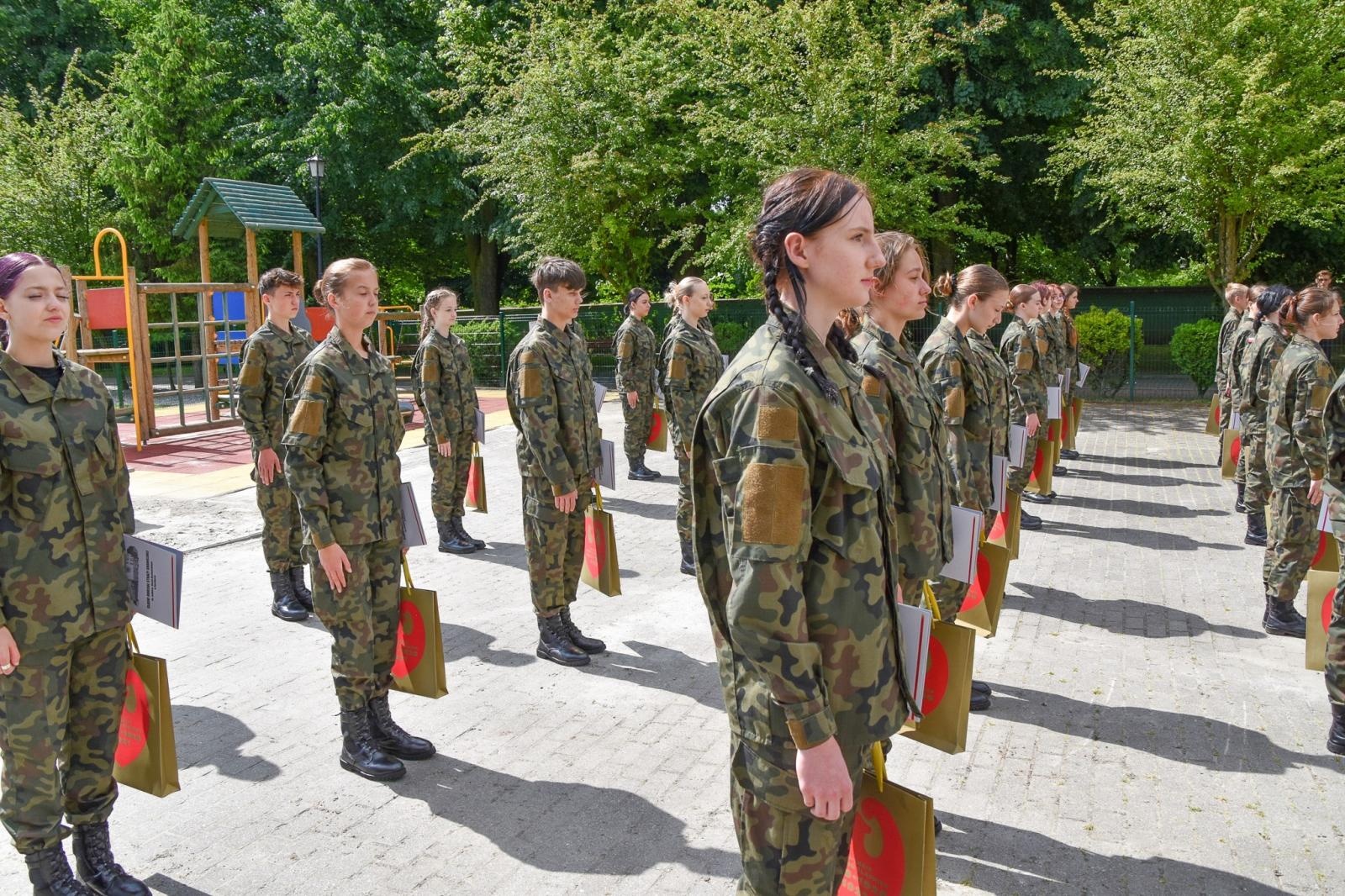 Zdjęcie w galerii na portalu naszraciborz.pl: Uczniowie ZSOMS złożyli dziś ślubowanie [FOTO i WIDEO] wiadomości z regionu