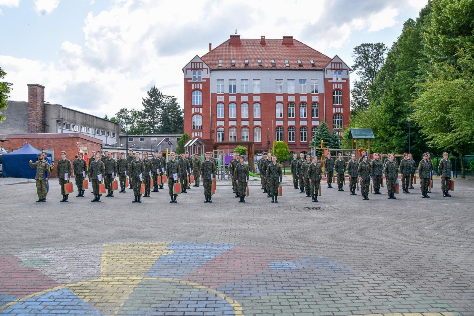 Zdjęcie w galerii na portalu naszraciborz.pl: Uczniowie ZSOMS złożyli dziś ślubowanie [FOTO i WIDEO] wiadomości z regionu