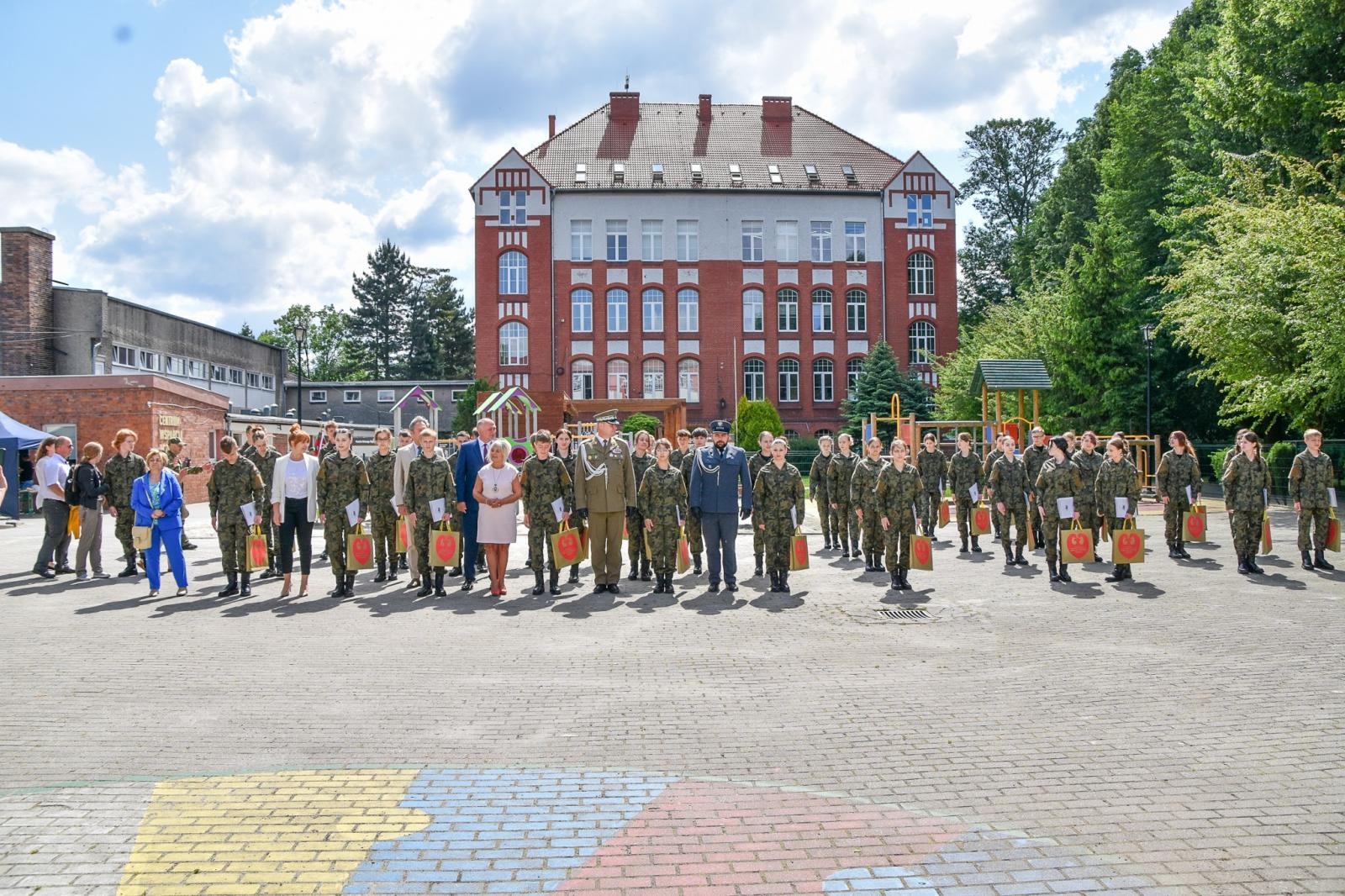Zdjęcie w galerii na portalu naszraciborz.pl: Uczniowie ZSOMS złożyli dziś ślubowanie [FOTO i WIDEO] wiadomości z regionu