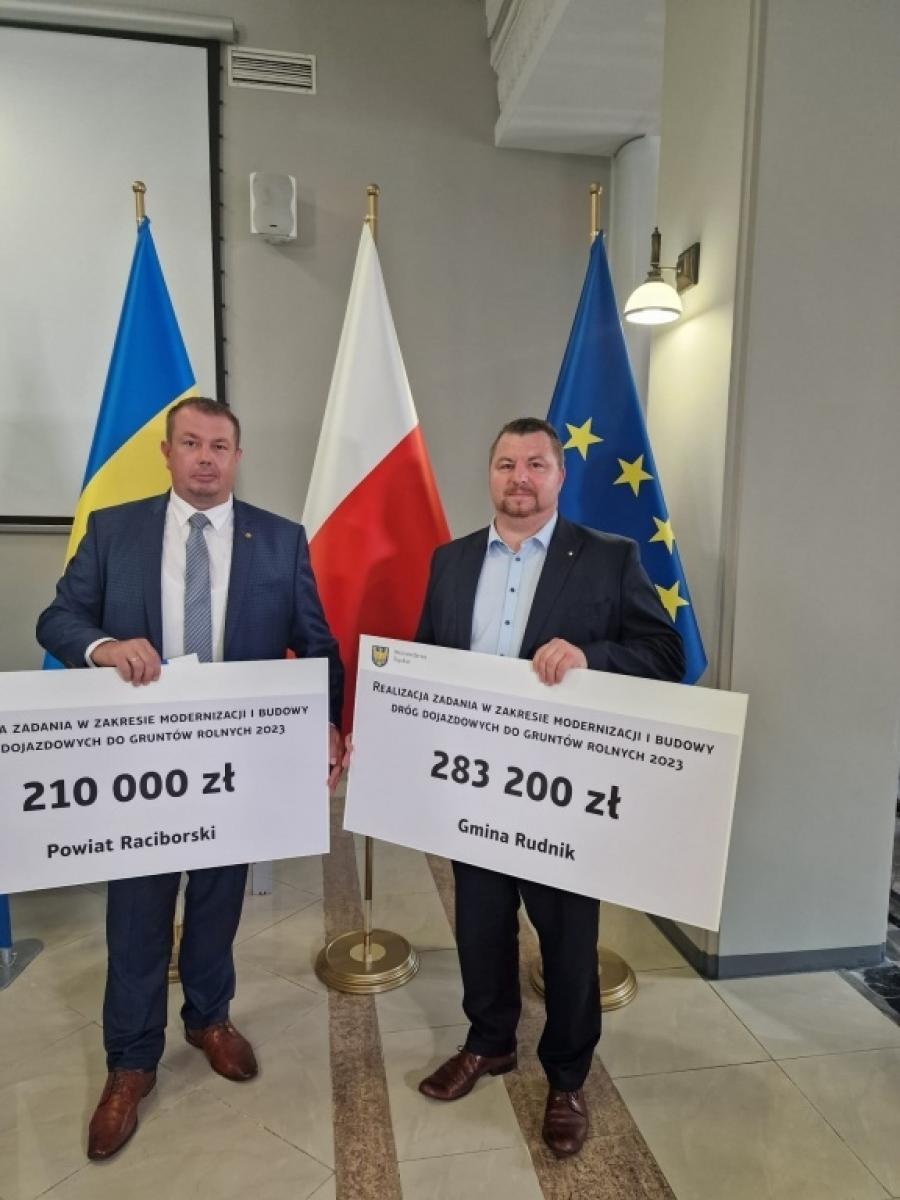 Zdjęcie w galerii na portalu naszraciborz.pl: Marszałek wsparł modernizację drogi w gm. Rudnik wiadomości z regionu