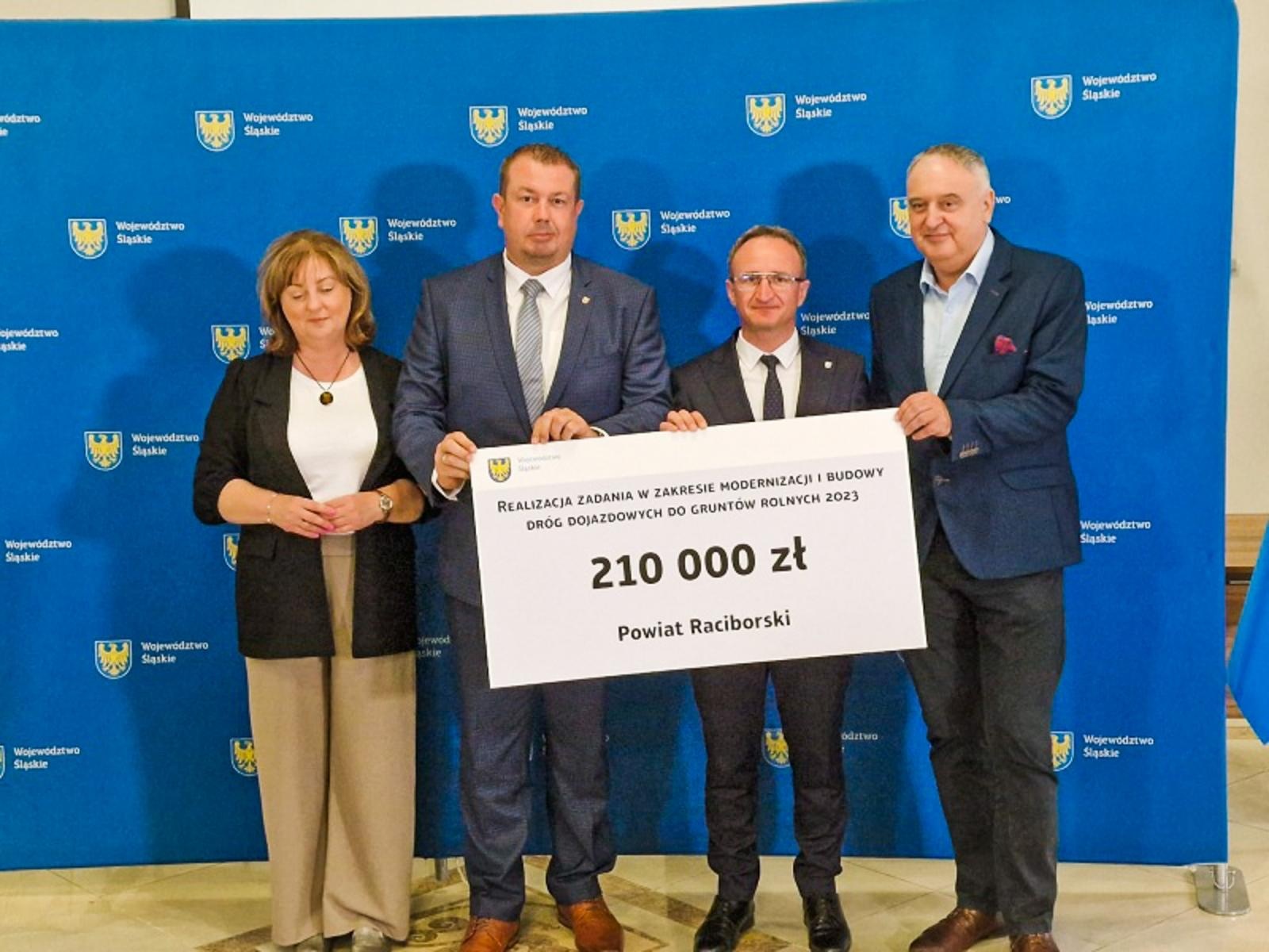 Zdjęcie w galerii na portalu naszraciborz.pl: Marszałek wsparł modernizację drogi w gm. Rudnik wiadomości z regionu