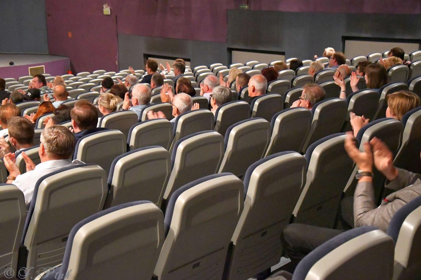 Zdjęcie w galerii na portalu naszraciborz.pl: Zapomniany wygnaniec i turbopolacy. Nowy film Adriana Szczypińskiego po kinowej premierze wiadomości z regionu