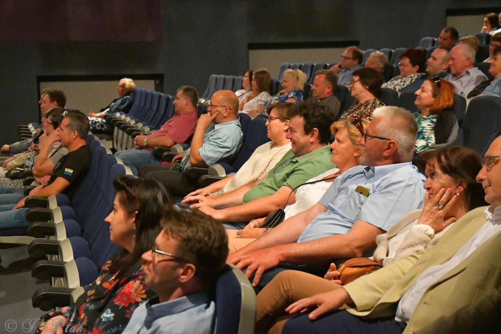 Zdjęcie w galerii na portalu naszraciborz.pl: Zapomniany wygnaniec i turbopolacy. Nowy film Adriana Szczypińskiego po kinowej premierze wiadomości z regionu