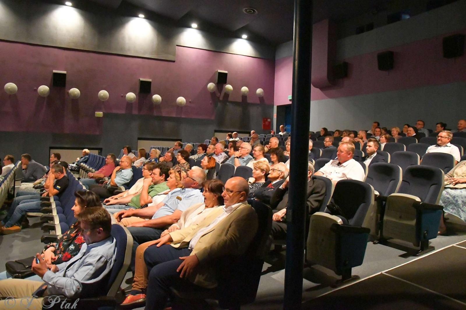 Zdjęcie w galerii na portalu naszraciborz.pl: Zapomniany wygnaniec i turbopolacy. Nowy film Adriana Szczypińskiego po kinowej premierze wiadomości z regionu