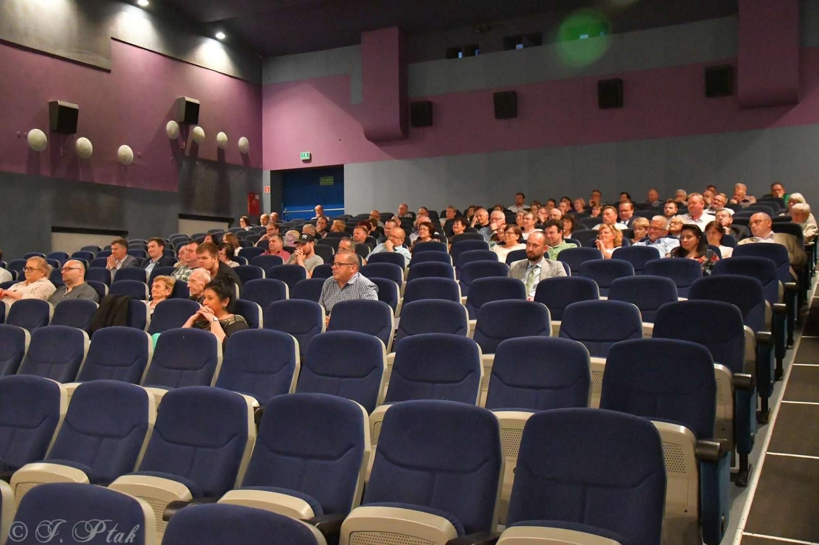 Zdjęcie w galerii na portalu naszraciborz.pl: Zapomniany wygnaniec i turbopolacy. Nowy film Adriana Szczypińskiego po kinowej premierze wiadomości z regionu