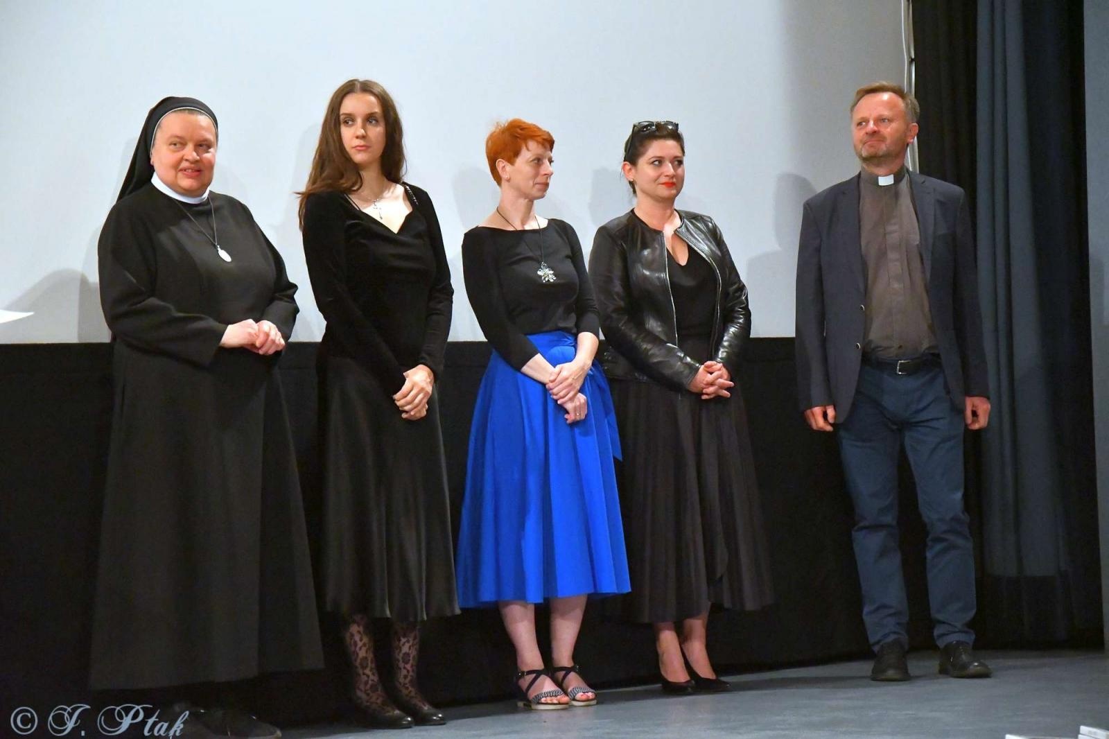 Zdjęcie w galerii na portalu naszraciborz.pl: Zapomniany wygnaniec i turbopolacy. Nowy film Adriana Szczypińskiego po kinowej premierze wiadomości z regionu