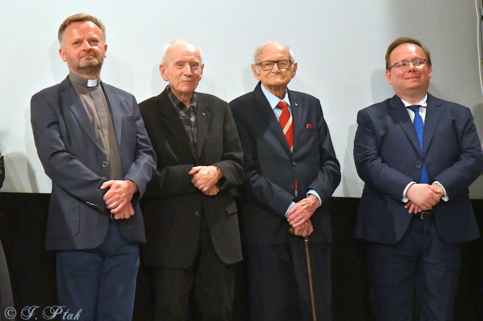 Zdjęcie w galerii na portalu naszraciborz.pl: Zapomniany wygnaniec i turbopolacy. Nowy film Adriana Szczypińskiego po kinowej premierze wiadomości z regionu