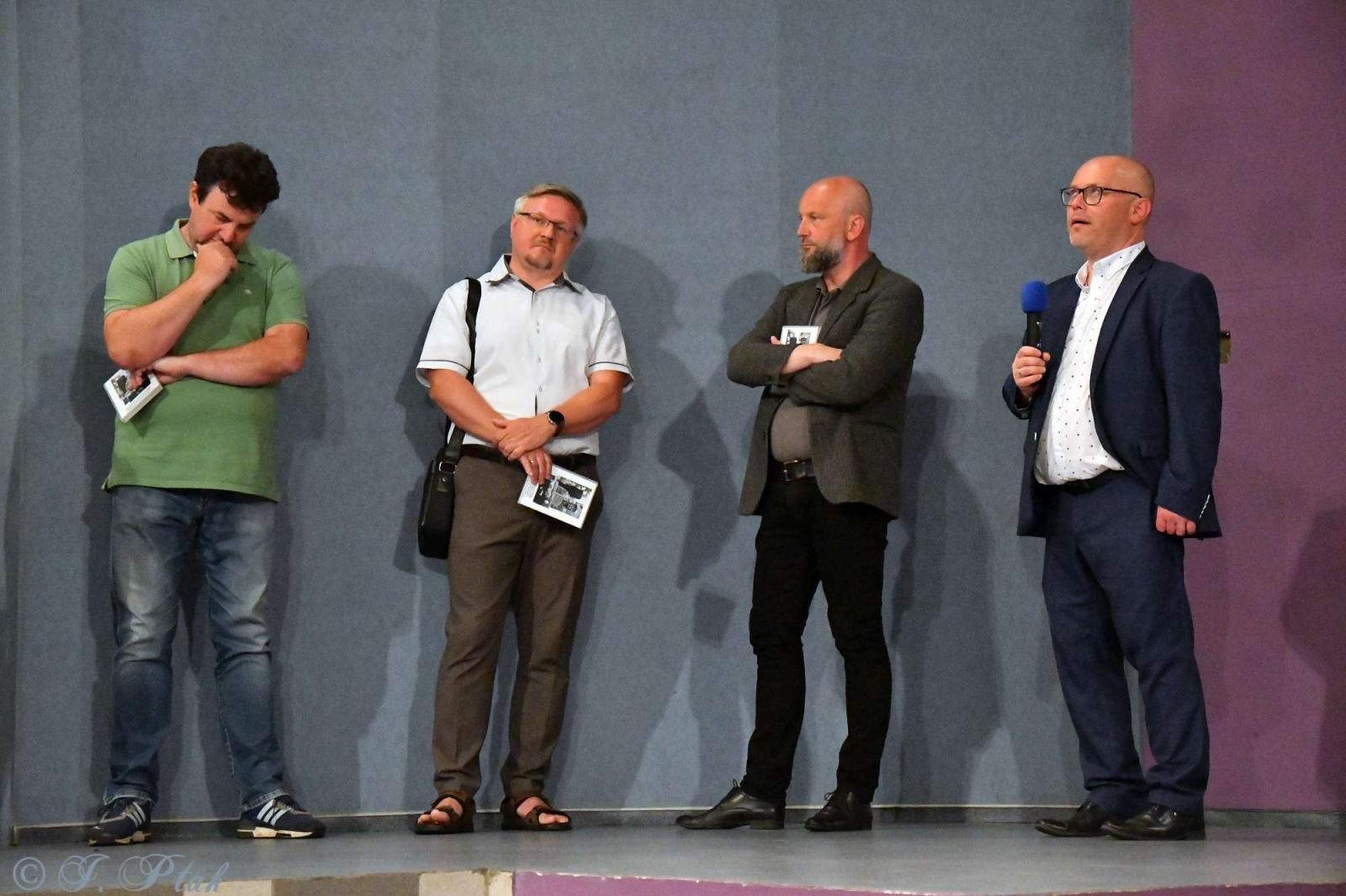 Zdjęcie w galerii na portalu naszraciborz.pl: Zapomniany wygnaniec i turbopolacy. Nowy film Adriana Szczypińskiego po kinowej premierze wiadomości z regionu