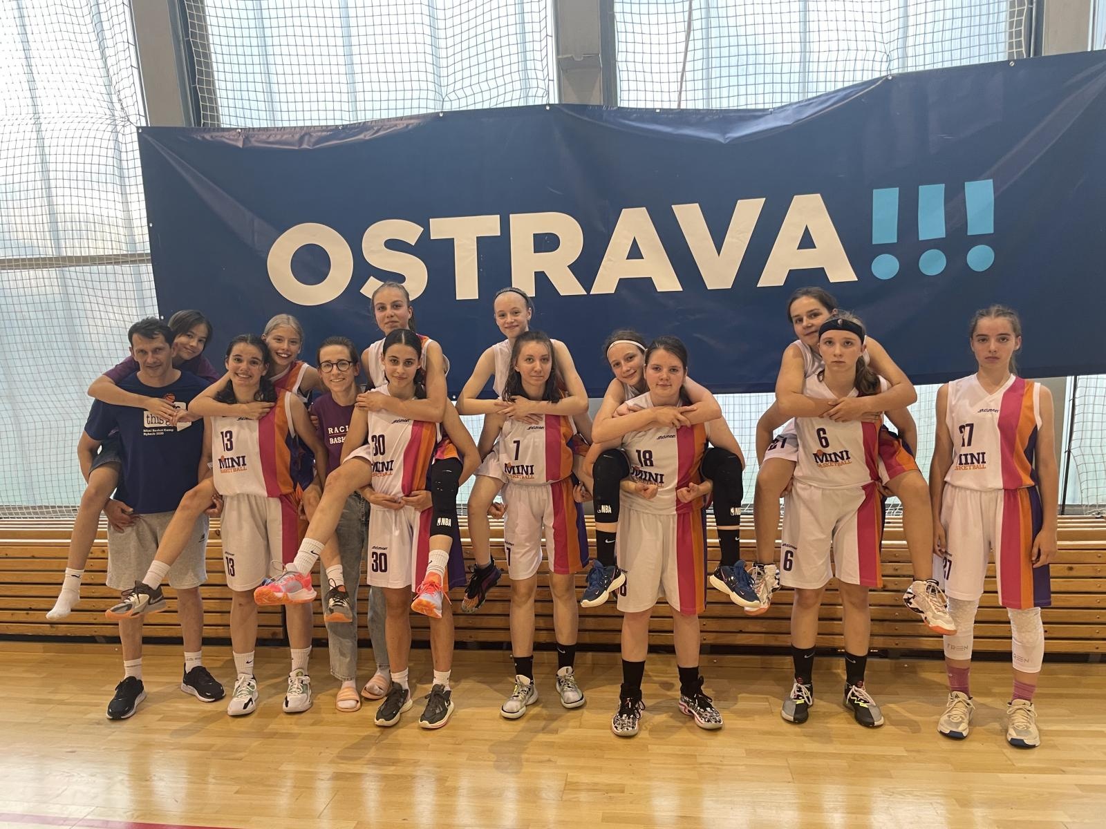 Zdjęcie w galerii na portalu naszraciborz.pl: Koszykarki MiniBasketball Racibórz na Ostrava Cup 2023 wiadomości z regionu