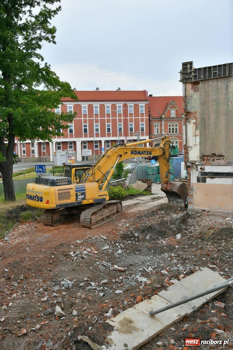 Zdjęcie w galerii na portalu naszraciborz.pl: Wiecha na budynku nowego raciborskiego dworca. Pierwszy etap budowy za nami wiadomości z regionu