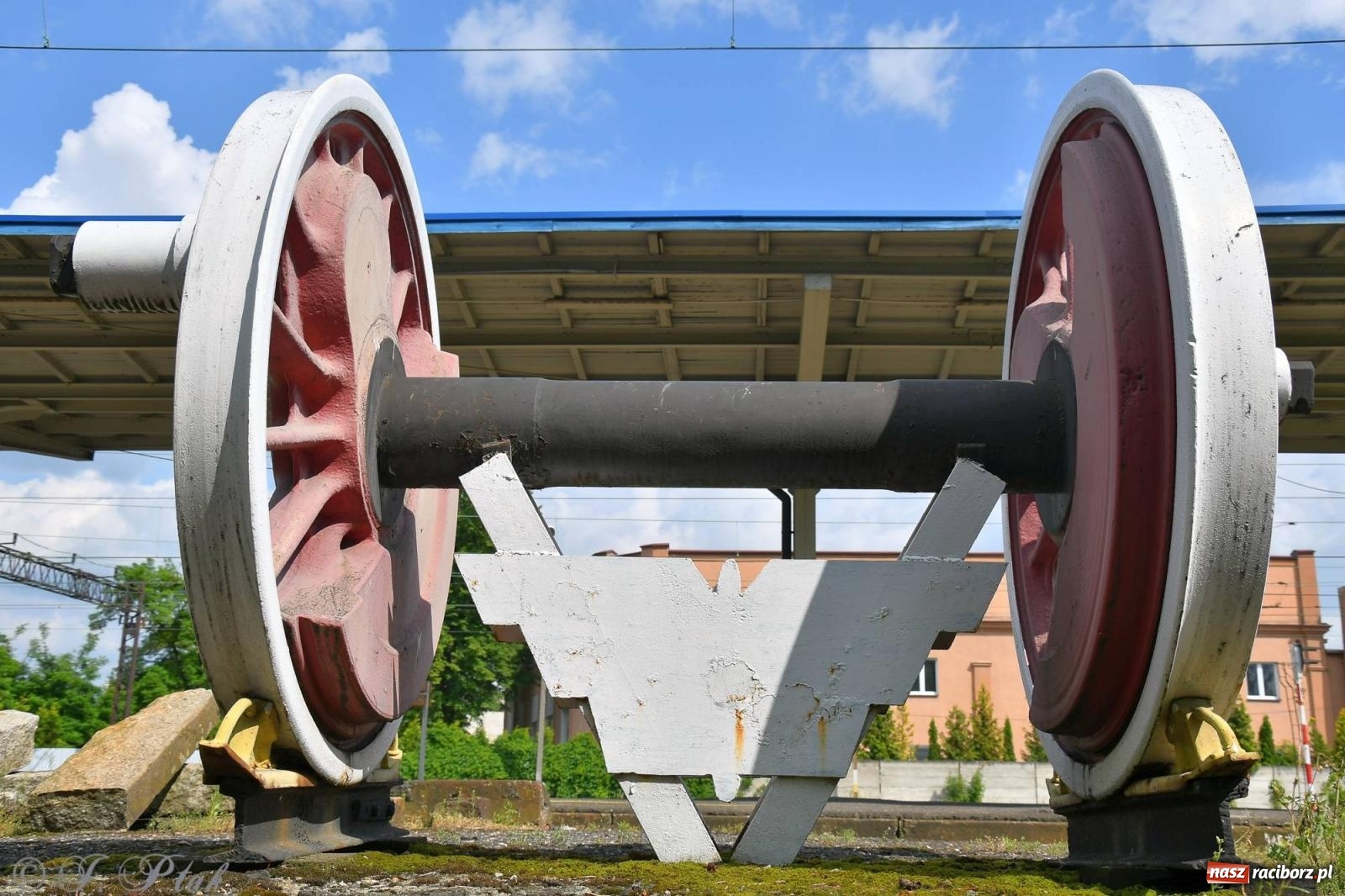 Zdjęcie w galerii na portalu naszraciborz.pl: Wiecha na budynku nowego raciborskiego dworca. Pierwszy etap budowy za nami wiadomości z regionu