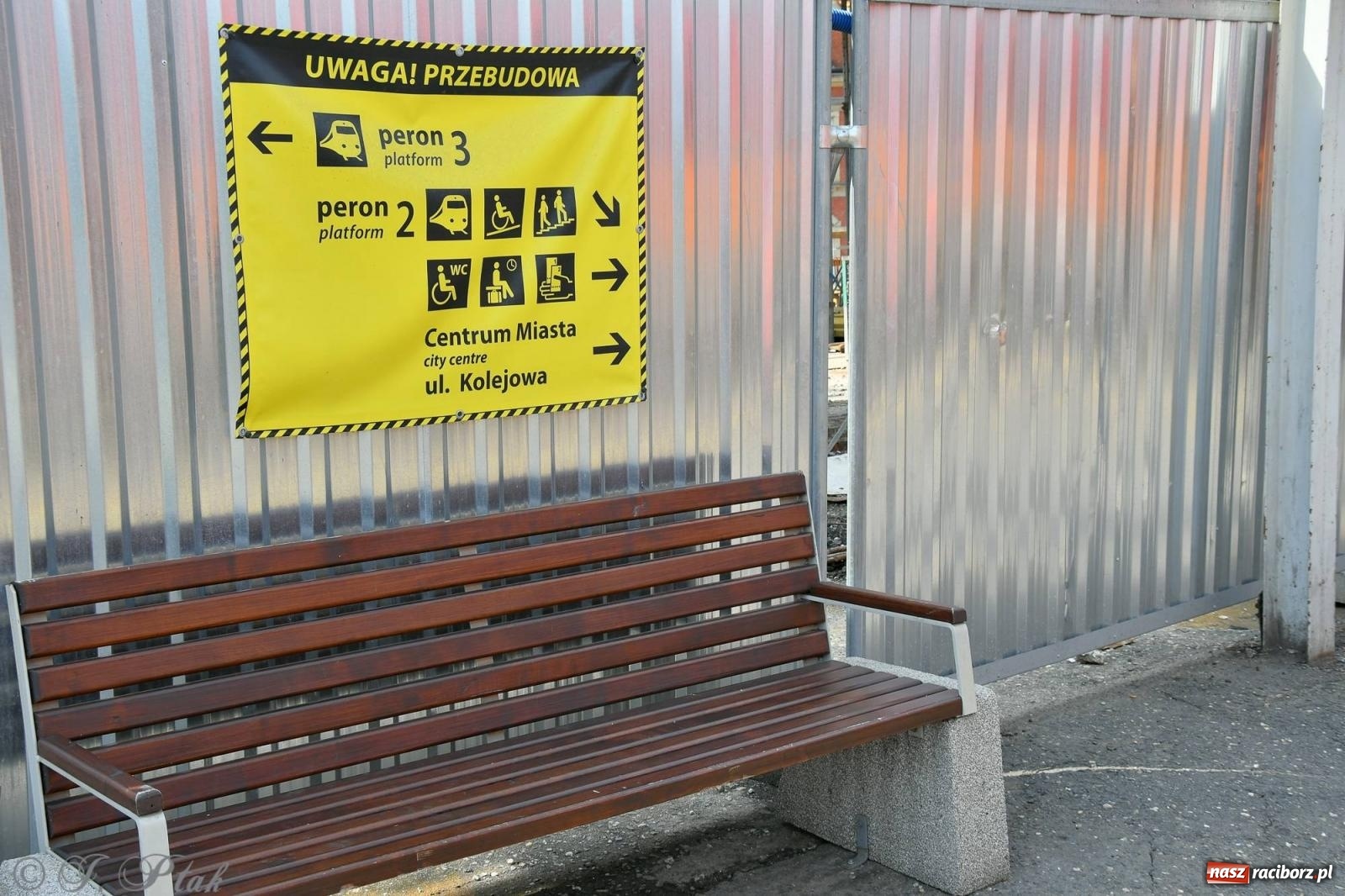 Zdjęcie w galerii na portalu naszraciborz.pl: Wiecha na budynku nowego raciborskiego dworca. Pierwszy etap budowy za nami wiadomości z regionu