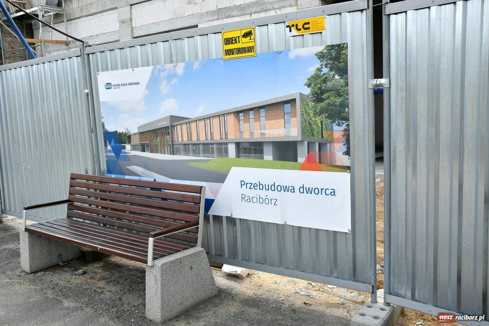 Zdjęcie w galerii na portalu naszraciborz.pl: Wiecha na budynku nowego raciborskiego dworca. Pierwszy etap budowy za nami wiadomości z regionu