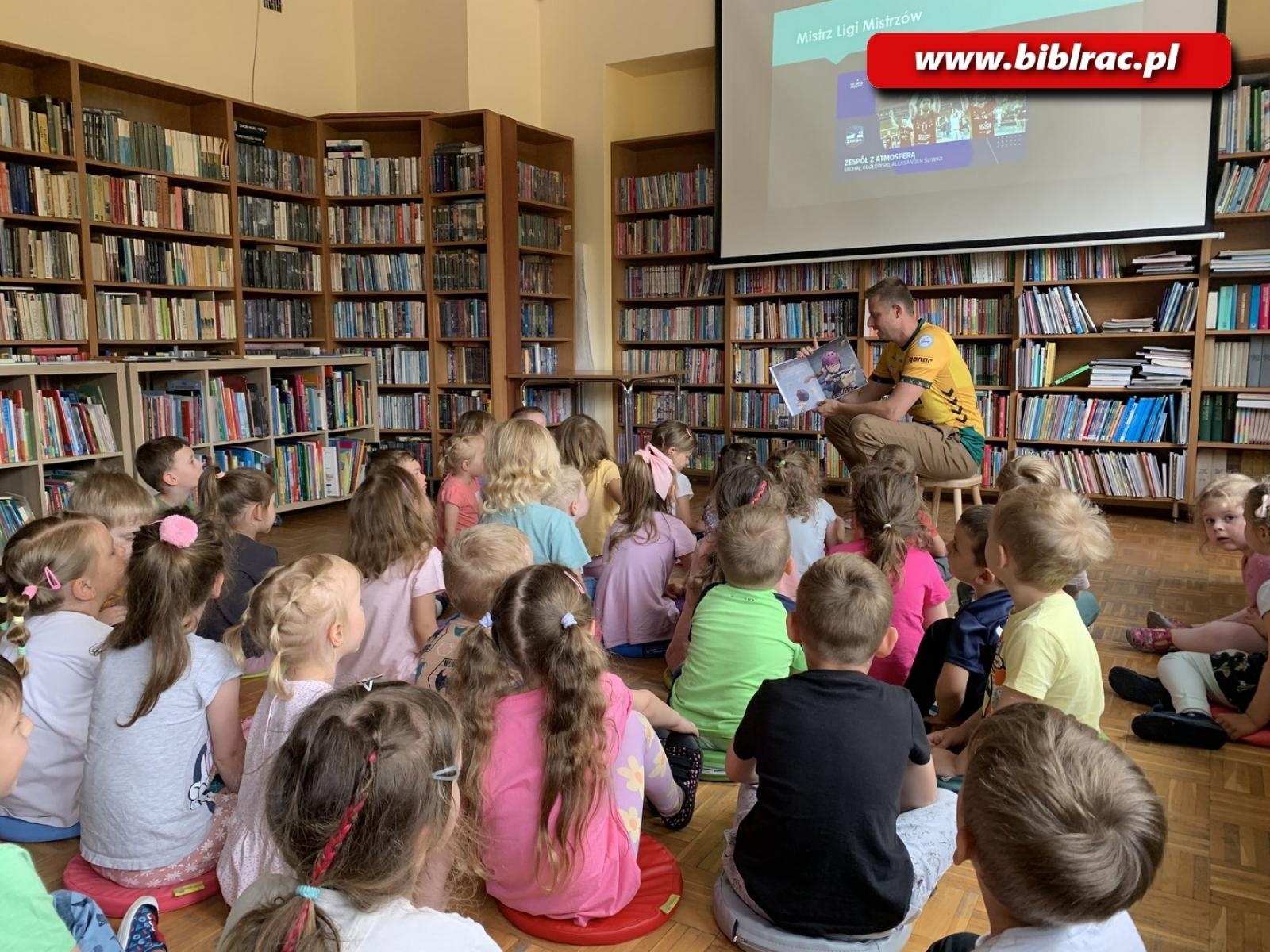 Zdjęcie w galerii na portalu naszraciborz.pl: Ogólnopolski Tydzień Czytania Dzieciom w raciborskiej bibliotece wiadomości z regionu