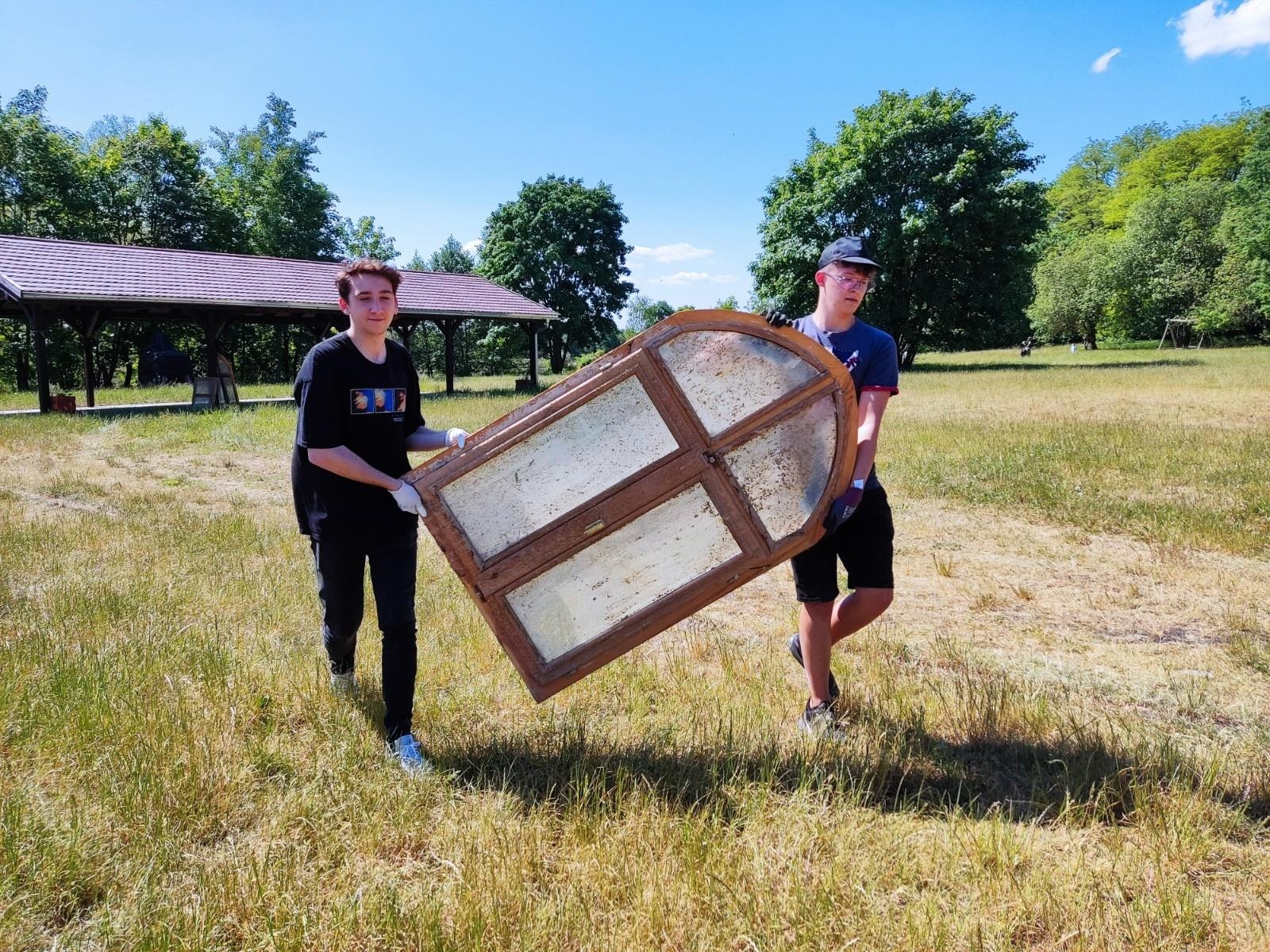 Zdjęcie w galerii na portalu naszraciborz.pl: Studenci architektury kolejny raz na warsztatach ArchitEKO w Juhowie wiadomości z regionu