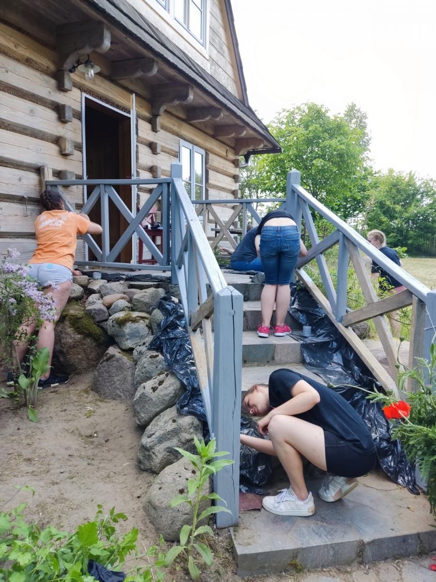 Zdjęcie w galerii na portalu naszraciborz.pl: Studenci architektury kolejny raz na warsztatach ArchitEKO w Juhowie wiadomości z regionu