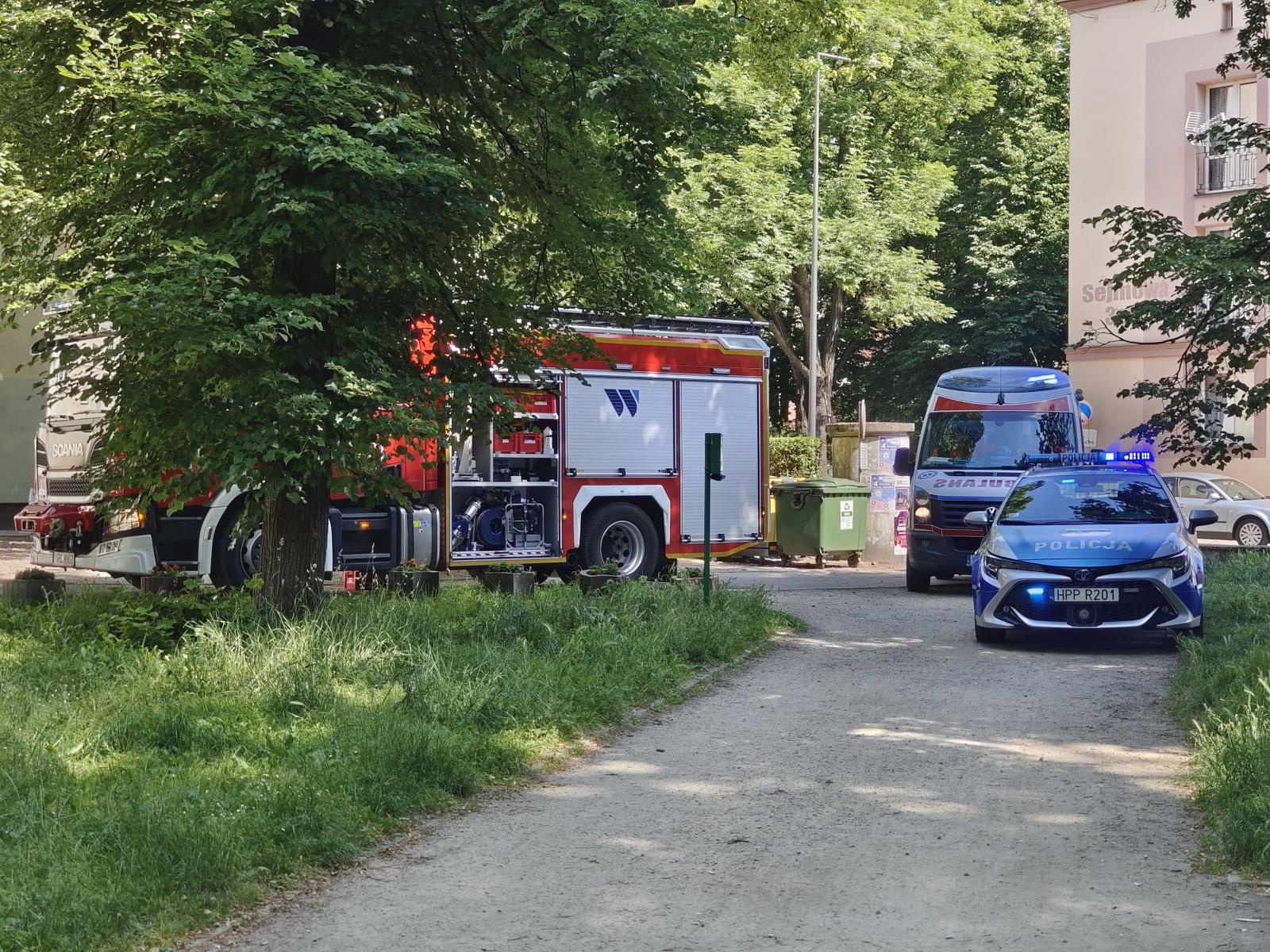 Zdjęcie w galerii na portalu naszraciborz.pl: Raport 998. Strażacka akcja przy Drzymały. Lokatorka w szpitalu wiadomości z regionu