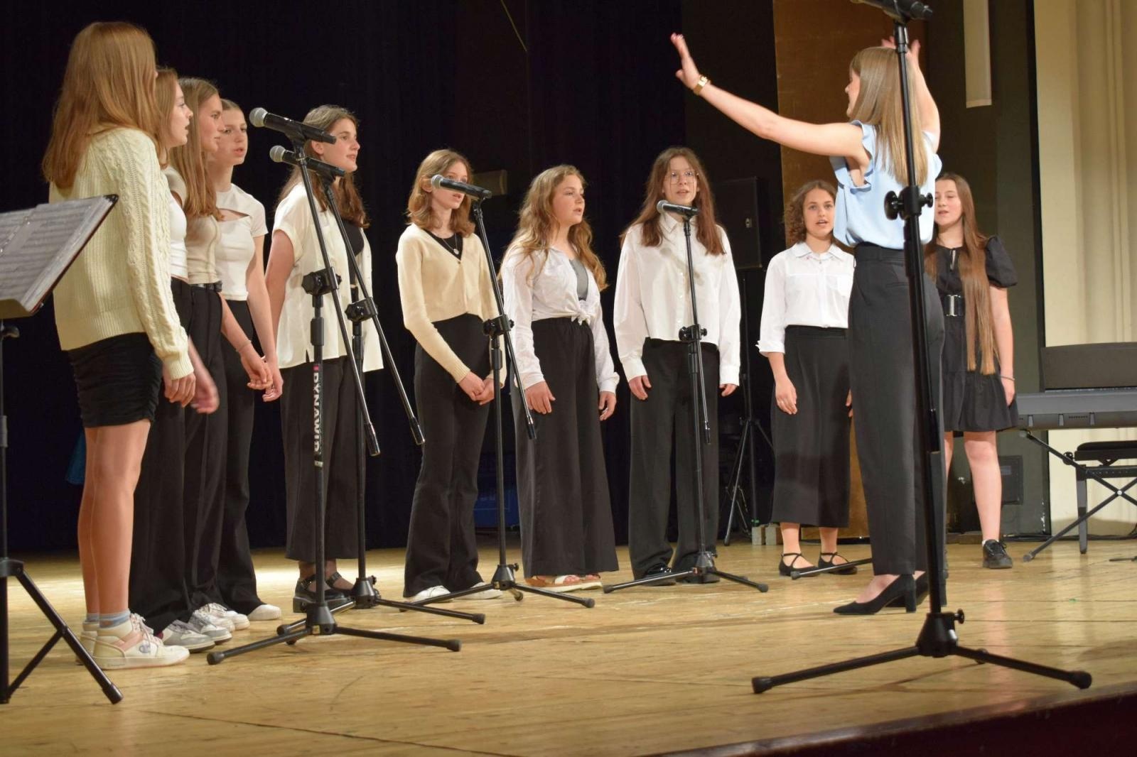 Zdjęcie w galerii na portalu naszraciborz.pl: Gala laureatów XIII Powiatowego Festiwalu Twórczości Artystycznej wiadomości z regionu