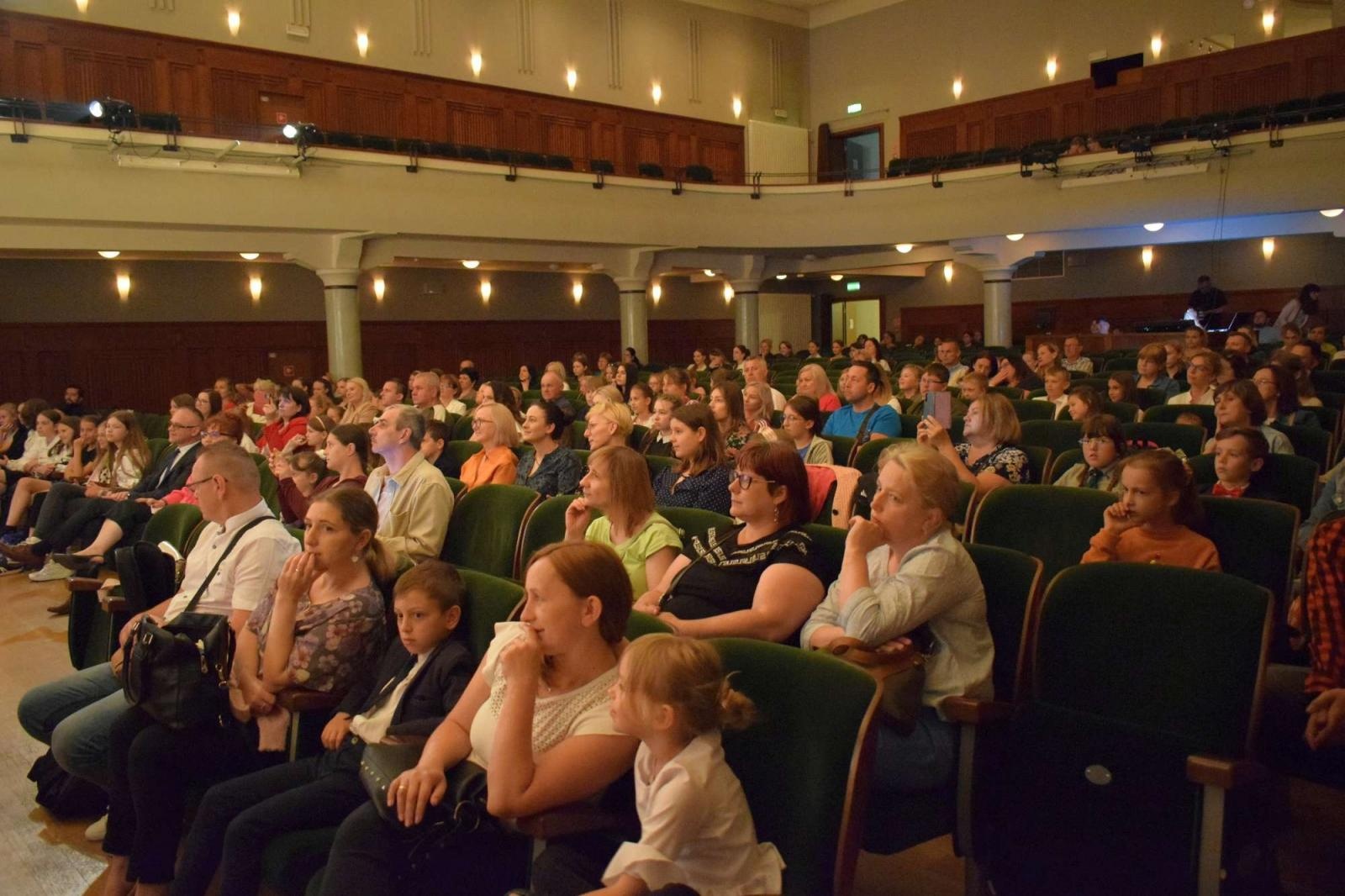 Zdjęcie w galerii na portalu naszraciborz.pl: Gala laureatów XIII Powiatowego Festiwalu Twórczości Artystycznej wiadomości z regionu