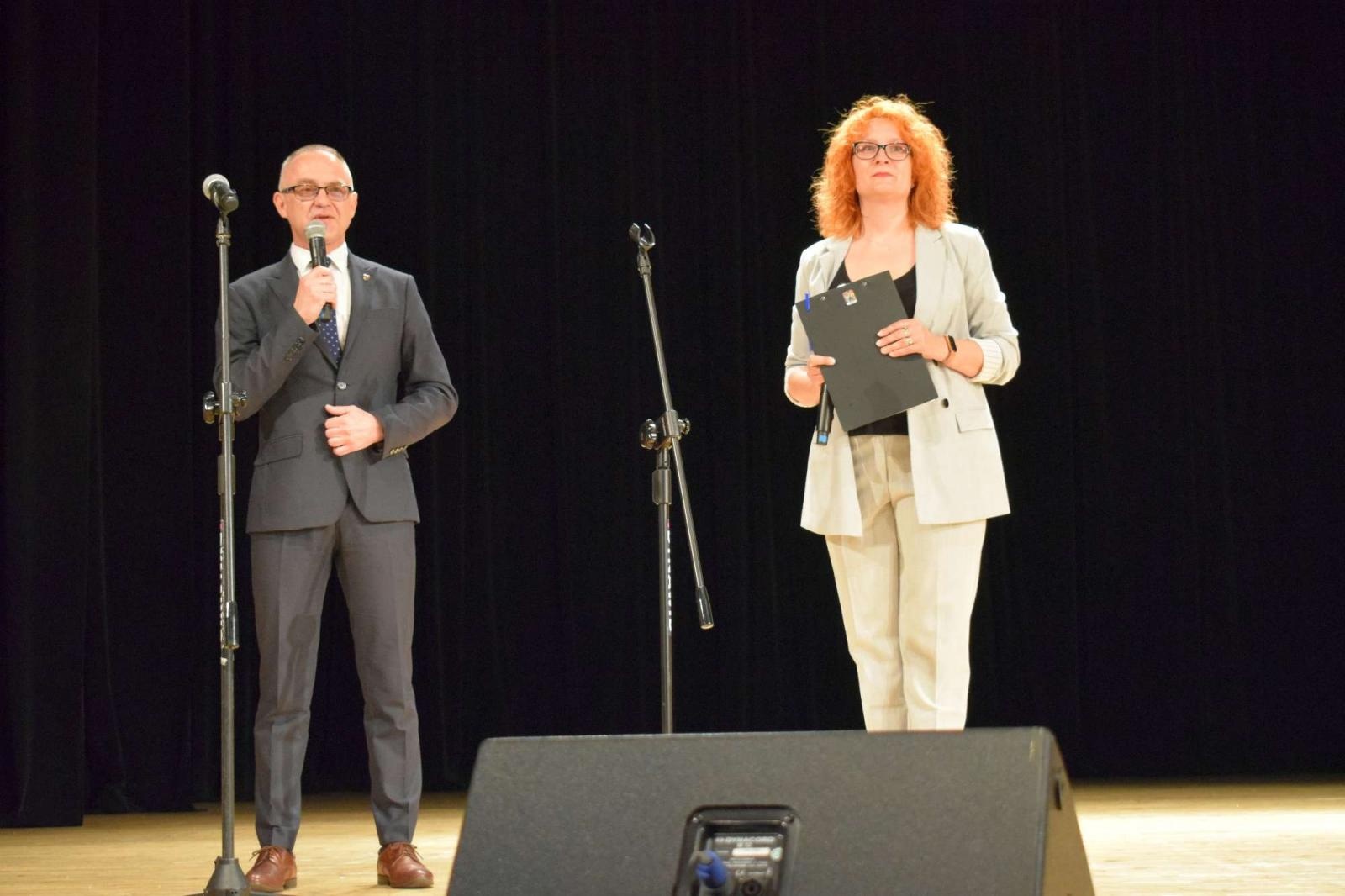 Zdjęcie w galerii na portalu naszraciborz.pl: Gala laureatów XIII Powiatowego Festiwalu Twórczości Artystycznej wiadomości z regionu