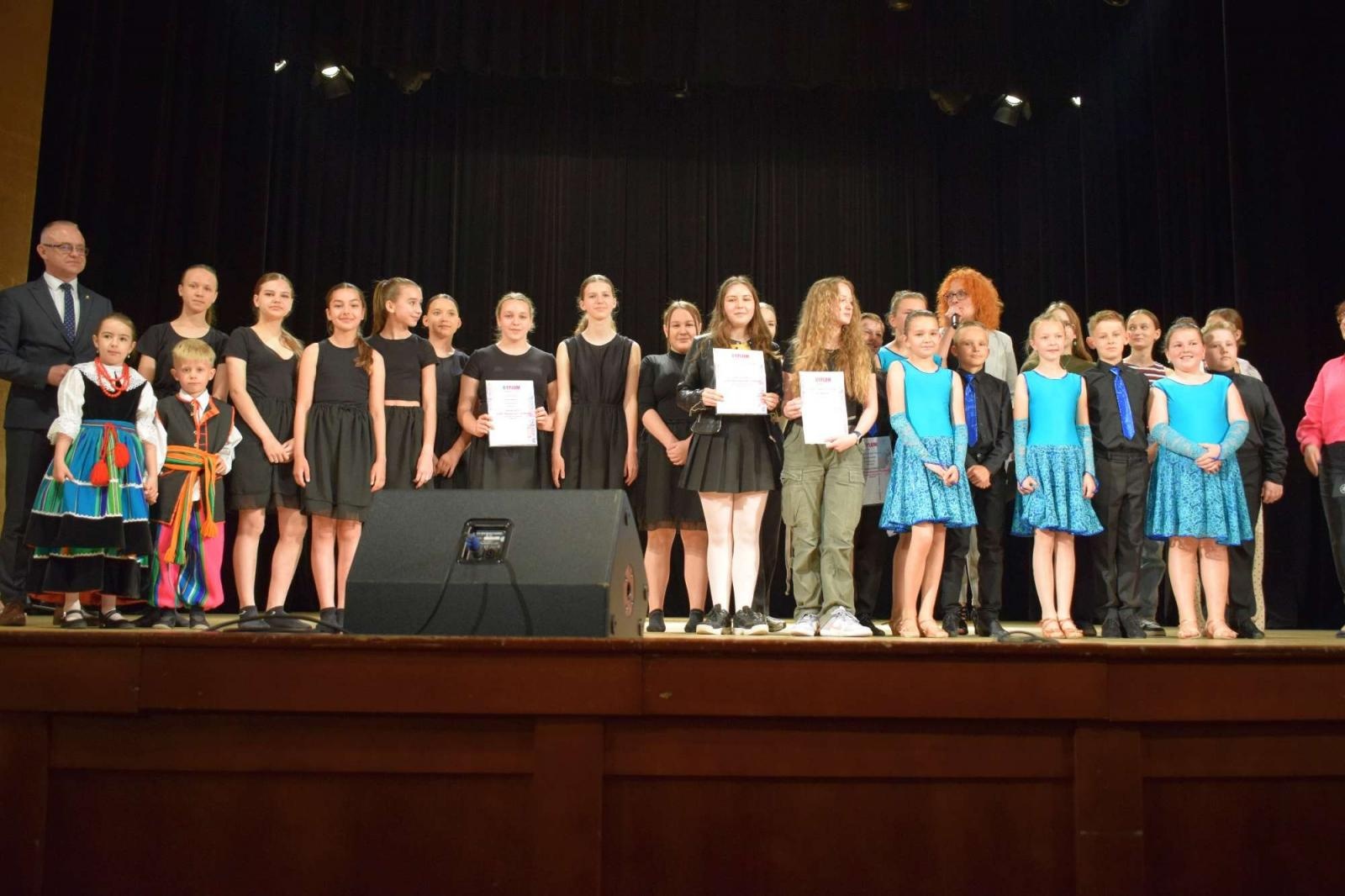 Zdjęcie w galerii na portalu naszraciborz.pl: Gala laureatów XIII Powiatowego Festiwalu Twórczości Artystycznej wiadomości z regionu