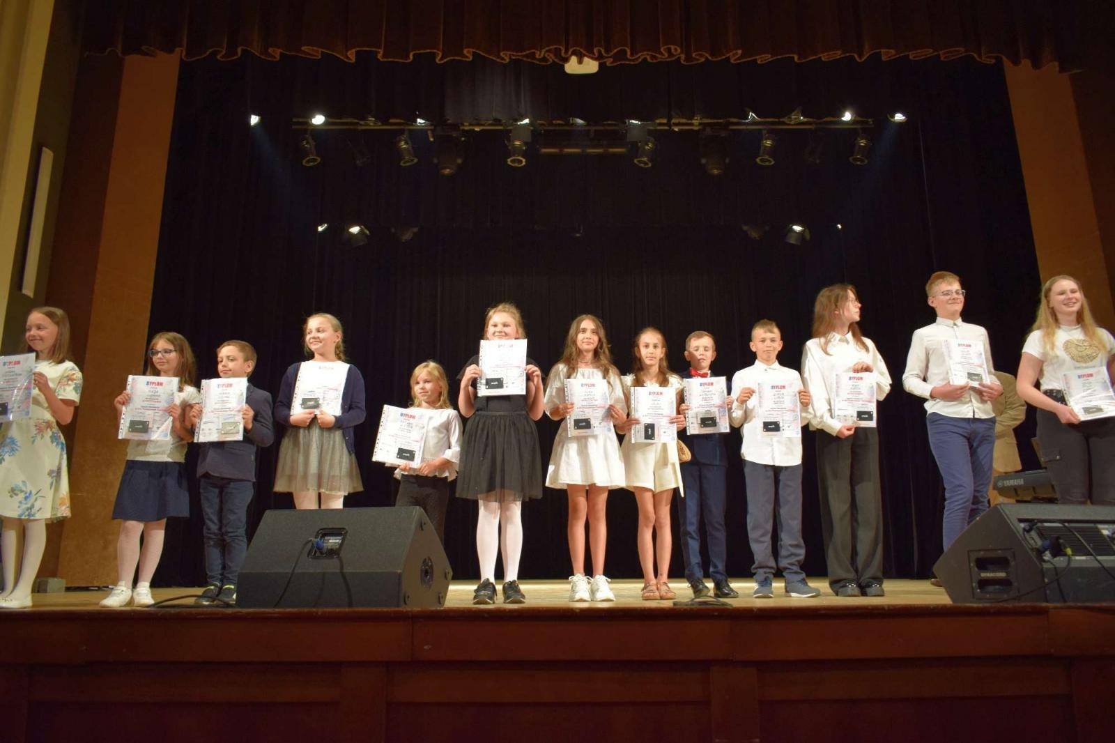 Zdjęcie w galerii na portalu naszraciborz.pl: Gala laureatów XIII Powiatowego Festiwalu Twórczości Artystycznej wiadomości z regionu