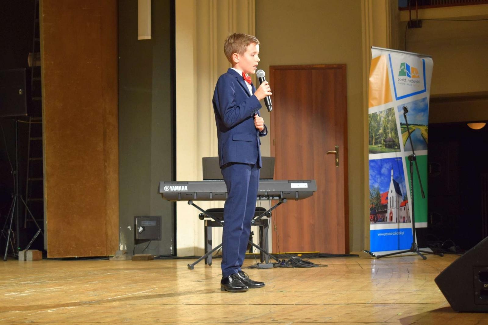 Zdjęcie w galerii na portalu naszraciborz.pl: Gala laureatów XIII Powiatowego Festiwalu Twórczości Artystycznej wiadomości z regionu