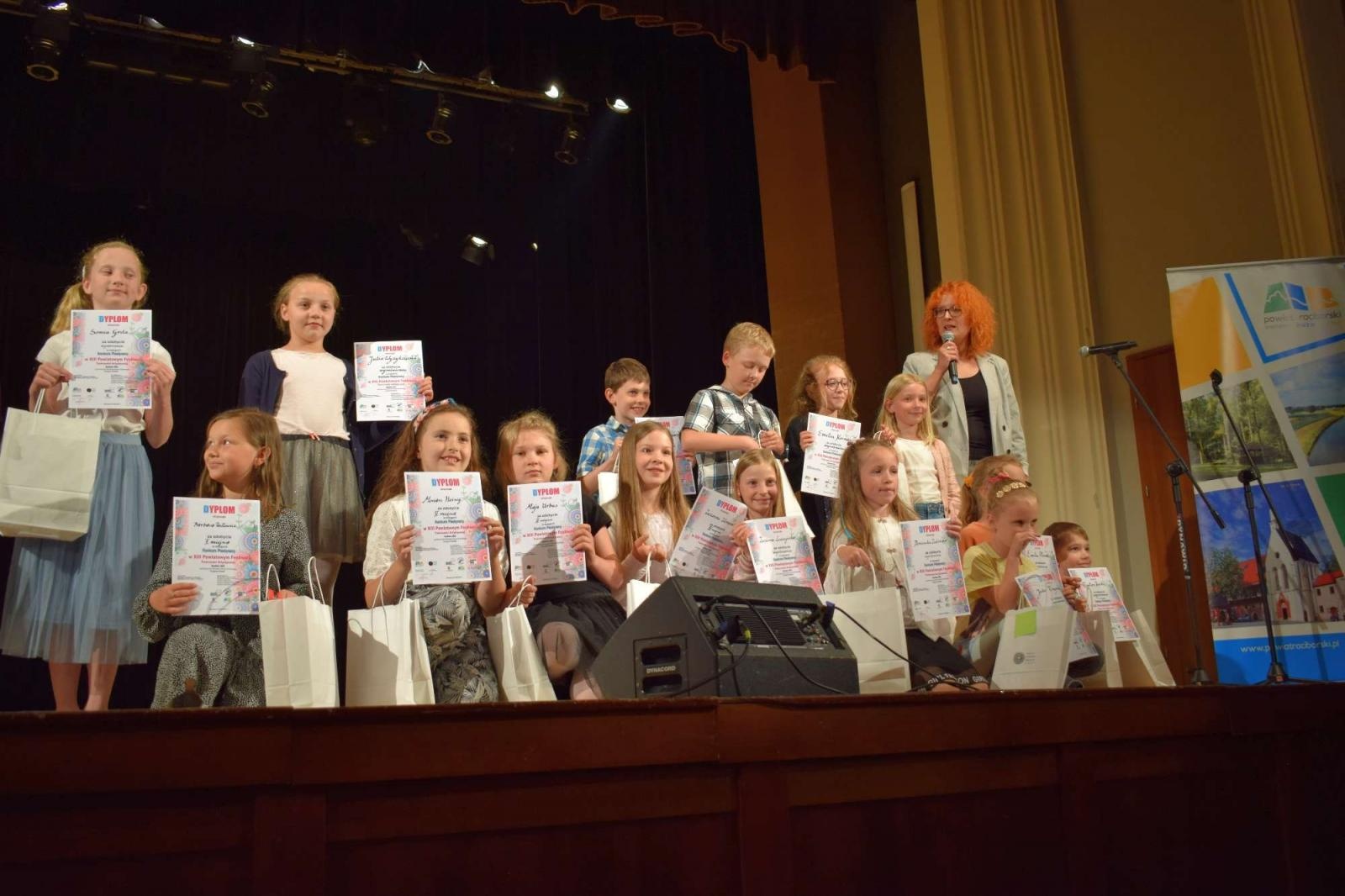 Zdjęcie w galerii na portalu naszraciborz.pl: Gala laureatów XIII Powiatowego Festiwalu Twórczości Artystycznej wiadomości z regionu