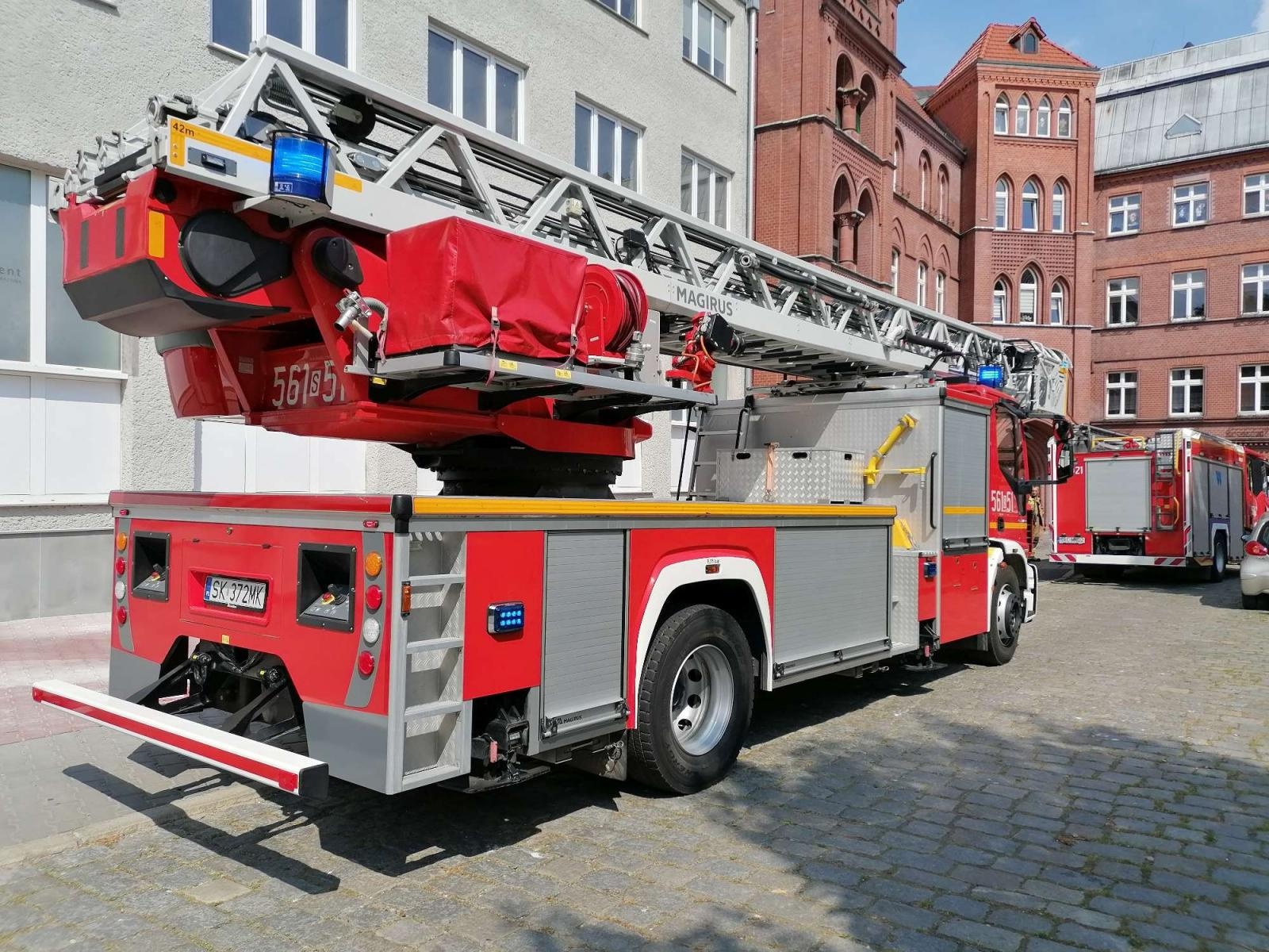 Zdjęcie w galerii na portalu naszraciborz.pl: Groźne znalezisko przy drodze Do zapadłego młyna. Alarm na Jagiełły wiadomości z regionu