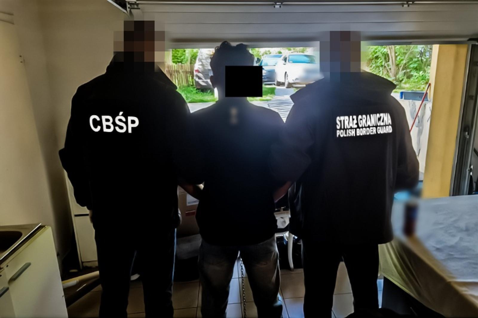 Zdjęcie w galerii na portalu naszraciborz.pl: Śląscy pogranicznicy uderzyli w białoruski szlak przerzutu ludzi wiadomości z regionu