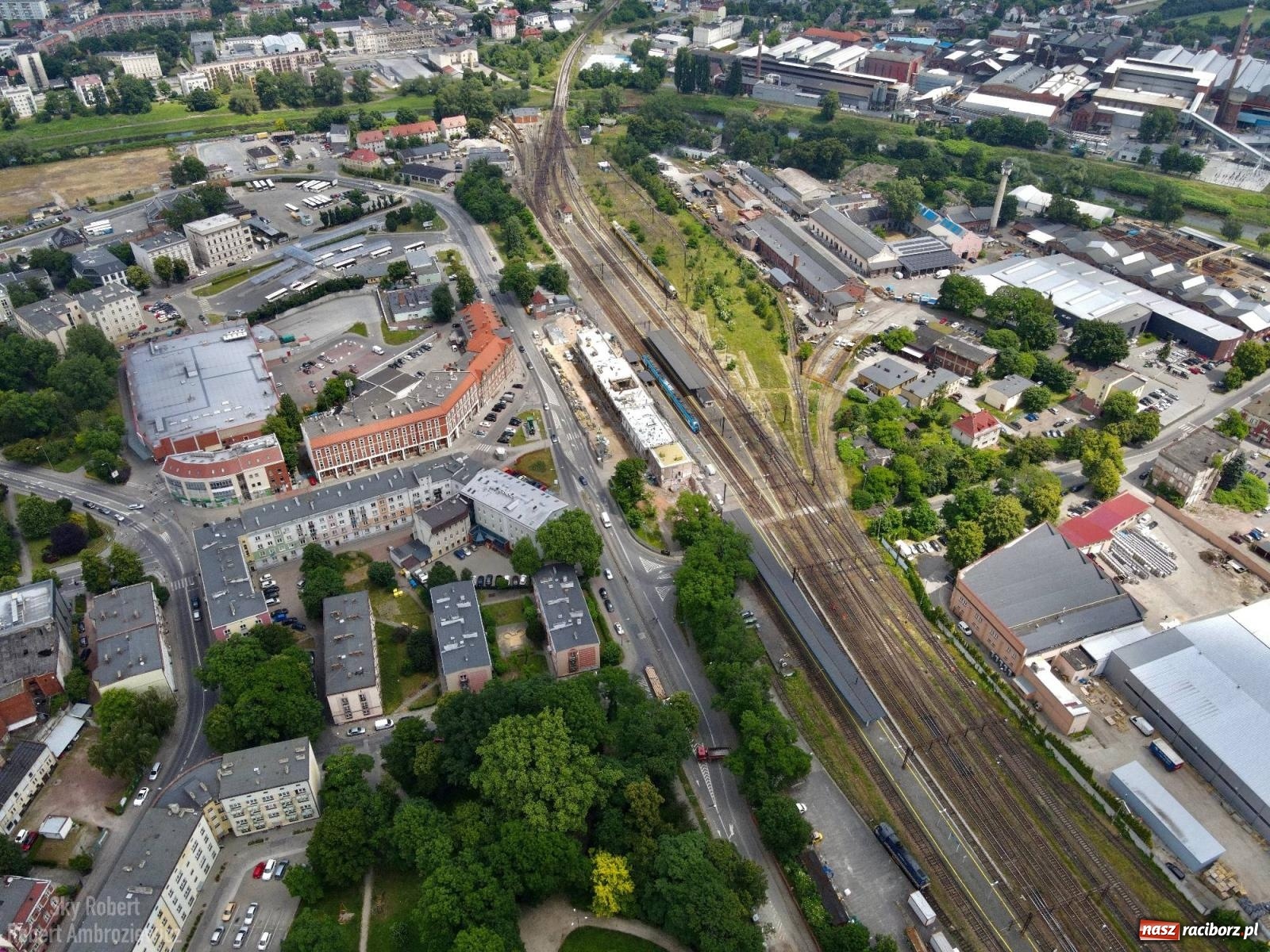 Zdjęcie w galerii na portalu naszraciborz.pl: Stary i nowy dworzec. Porównajcie zdjęcia lotnicze! wiadomości z regionu