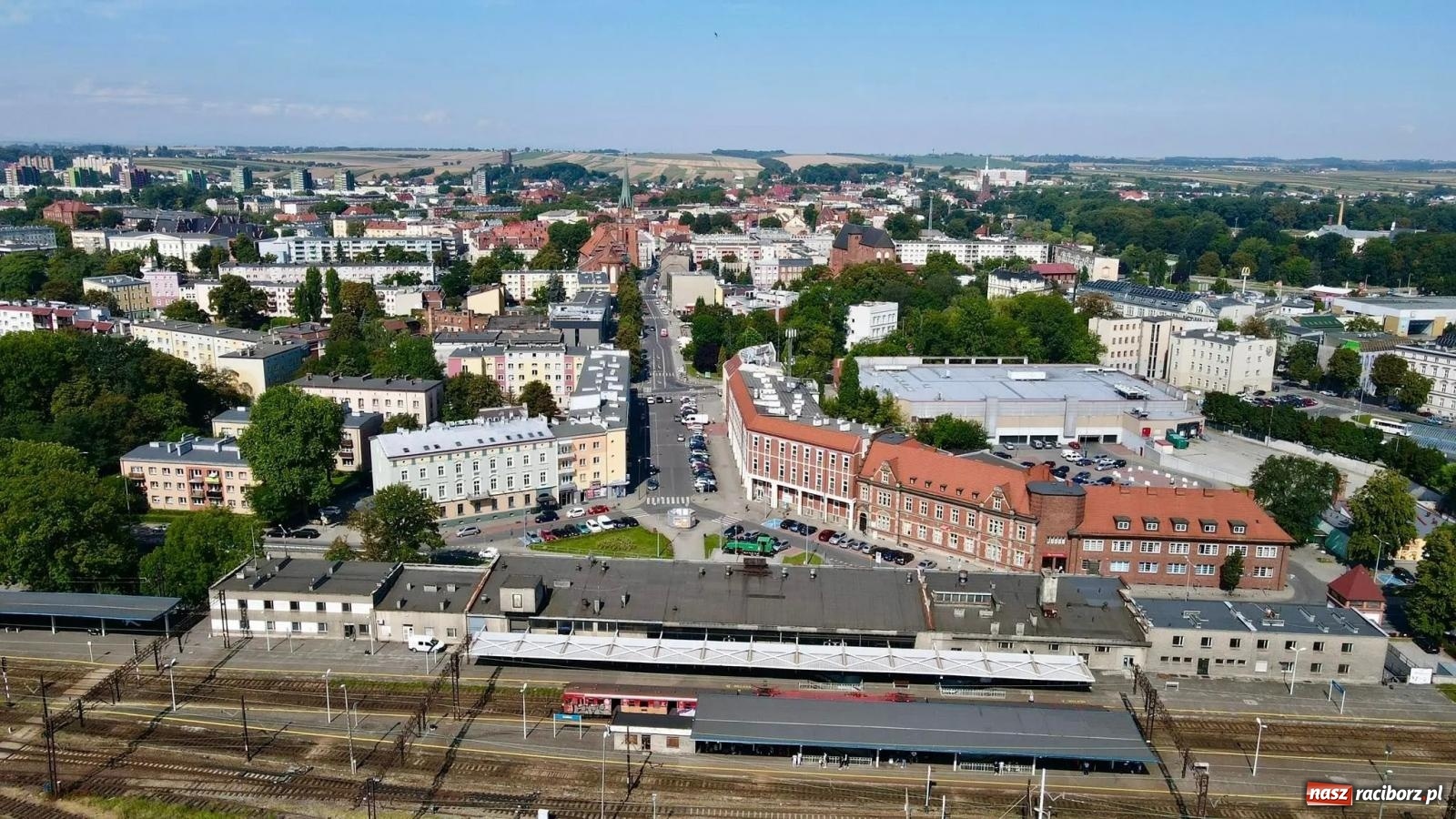Zdjęcie w galerii na portalu naszraciborz.pl: Stary i nowy dworzec. Porównajcie zdjęcia lotnicze! wiadomości z regionu