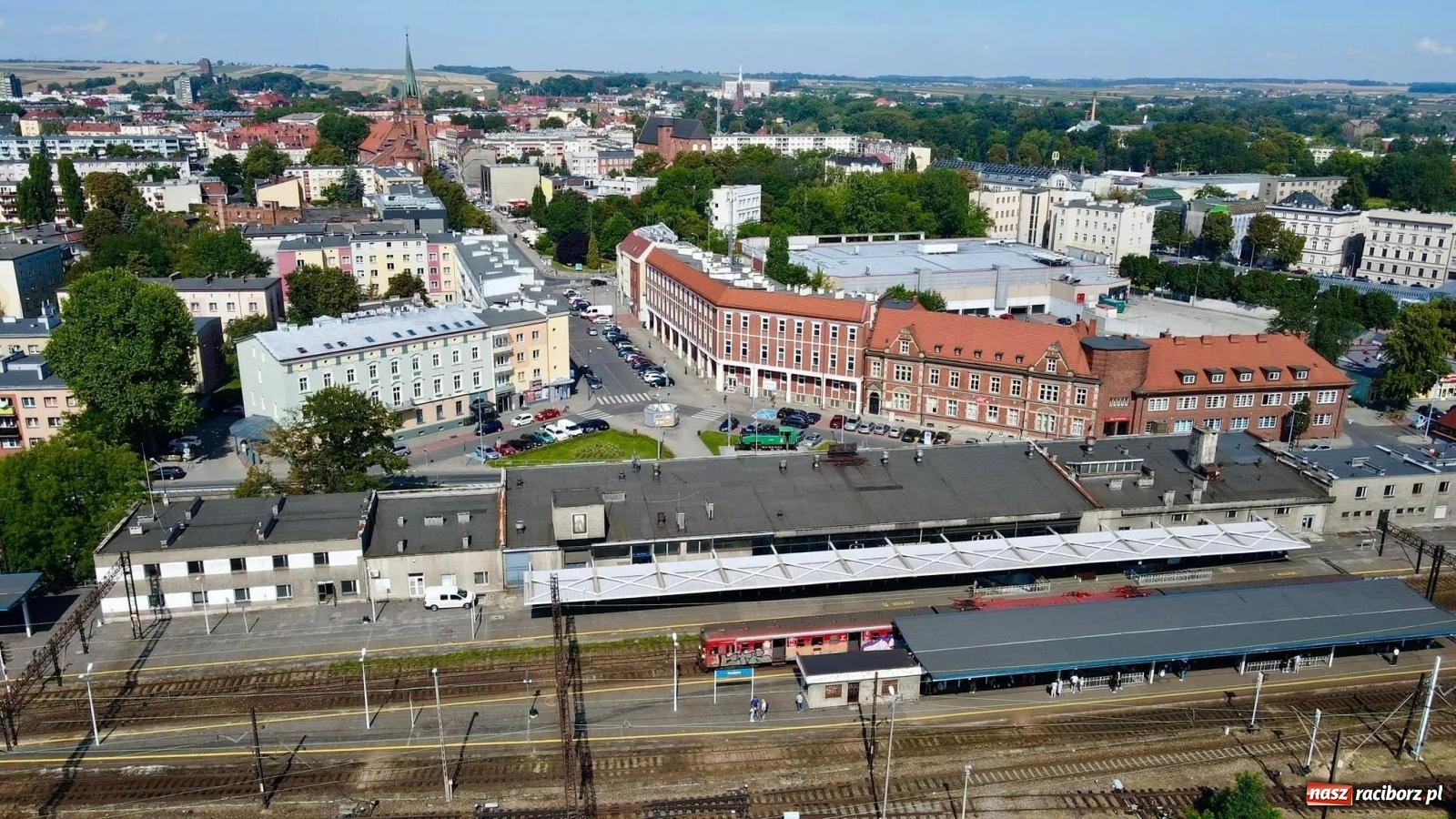 Zdjęcie w galerii na portalu naszraciborz.pl: Stary i nowy dworzec. Porównajcie zdjęcia lotnicze! wiadomości z regionu