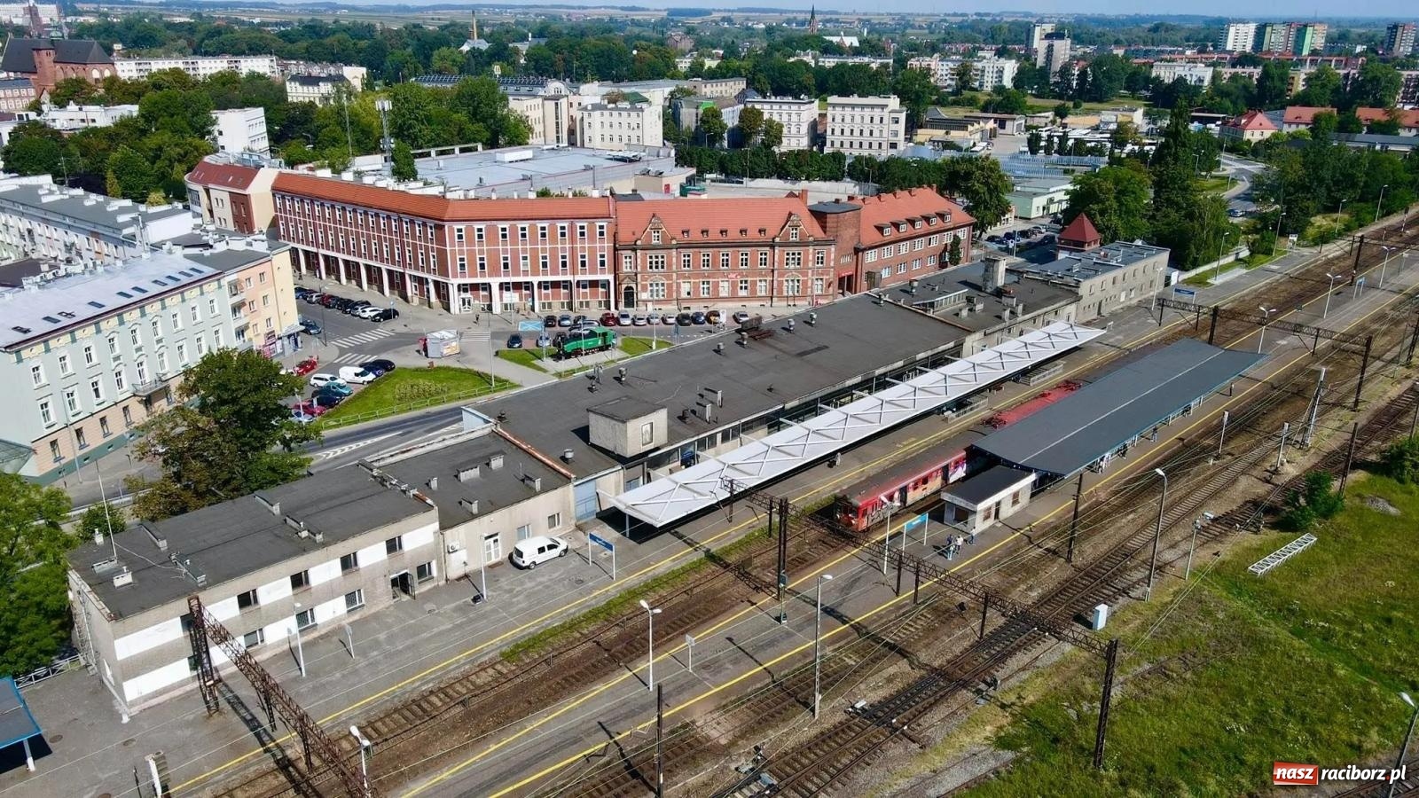 Zdjęcie w galerii na portalu naszraciborz.pl: Stary i nowy dworzec. Porównajcie zdjęcia lotnicze! wiadomości z regionu