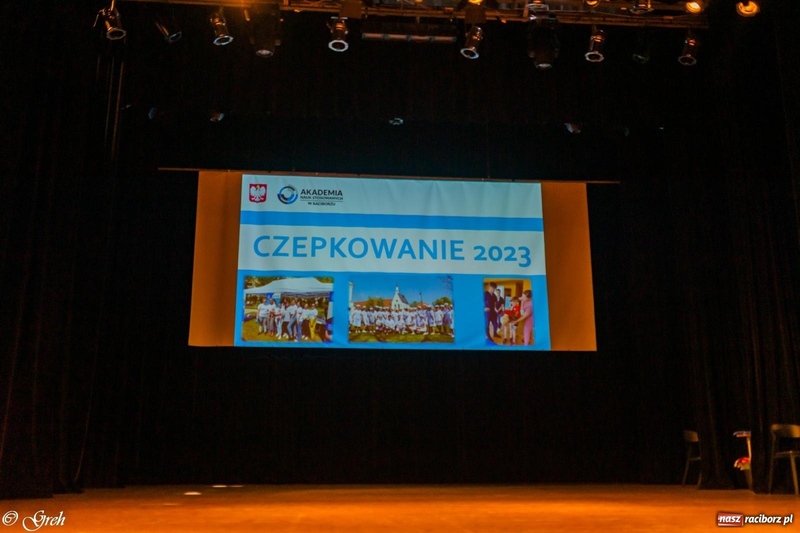 Zdjęcie w galerii na portalu naszraciborz.pl: By zostać pielęgniarką trzeba kochać ludzi. Uroczystość czepkowania studentów ANS w Raciborzu [FOTO i WIDEO] wiadomości z regionu