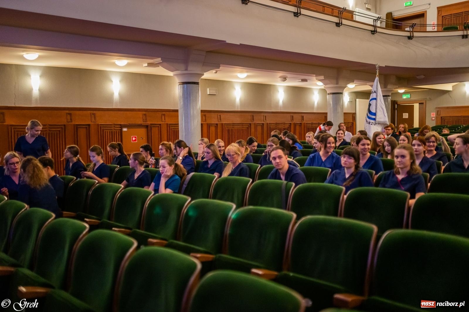 Zdjęcie w galerii na portalu naszraciborz.pl: By zostać pielęgniarką trzeba kochać ludzi. Uroczystość czepkowania studentów ANS w Raciborzu [FOTO i WIDEO] wiadomości z regionu