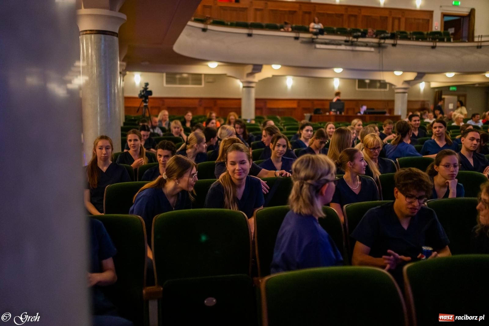 Zdjęcie w galerii na portalu naszraciborz.pl: By zostać pielęgniarką trzeba kochać ludzi. Uroczystość czepkowania studentów ANS w Raciborzu [FOTO i WIDEO] wiadomości z regionu