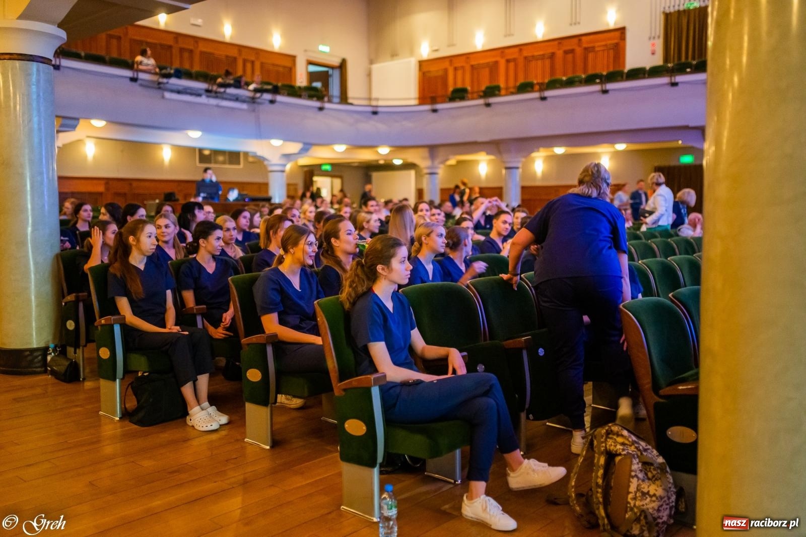 Zdjęcie w galerii na portalu naszraciborz.pl: By zostać pielęgniarką trzeba kochać ludzi. Uroczystość czepkowania studentów ANS w Raciborzu [FOTO i WIDEO] wiadomości z regionu