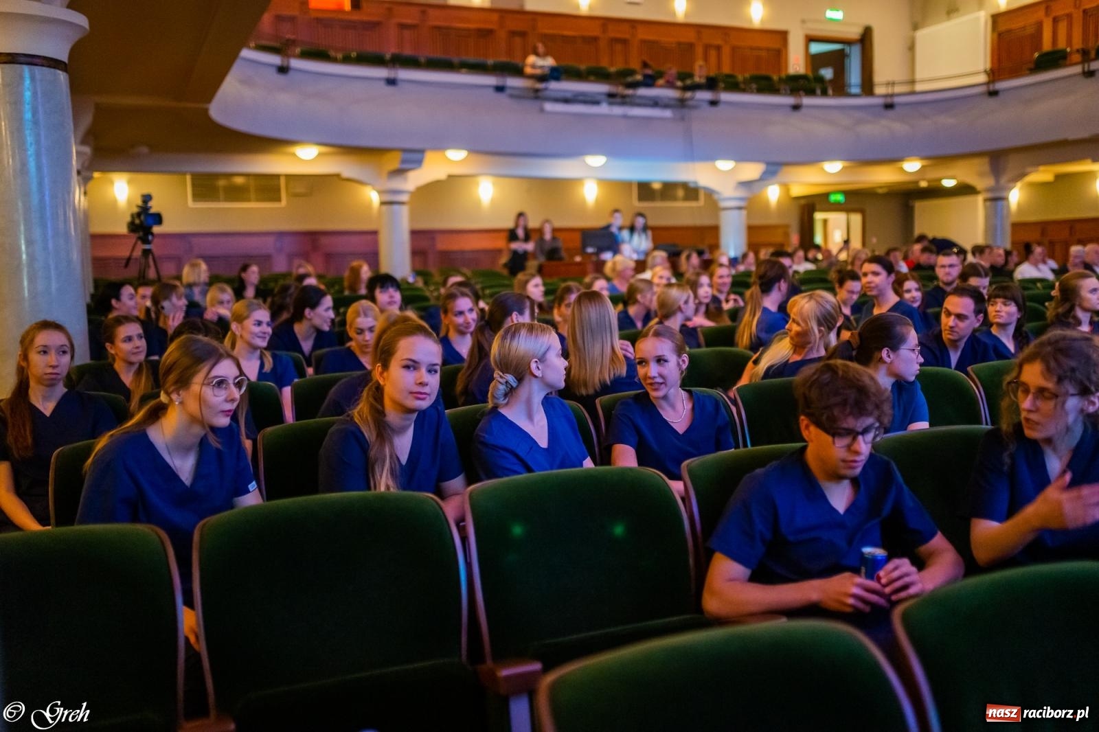 Zdjęcie w galerii na portalu naszraciborz.pl: By zostać pielęgniarką trzeba kochać ludzi. Uroczystość czepkowania studentów ANS w Raciborzu [FOTO i WIDEO] wiadomości z regionu