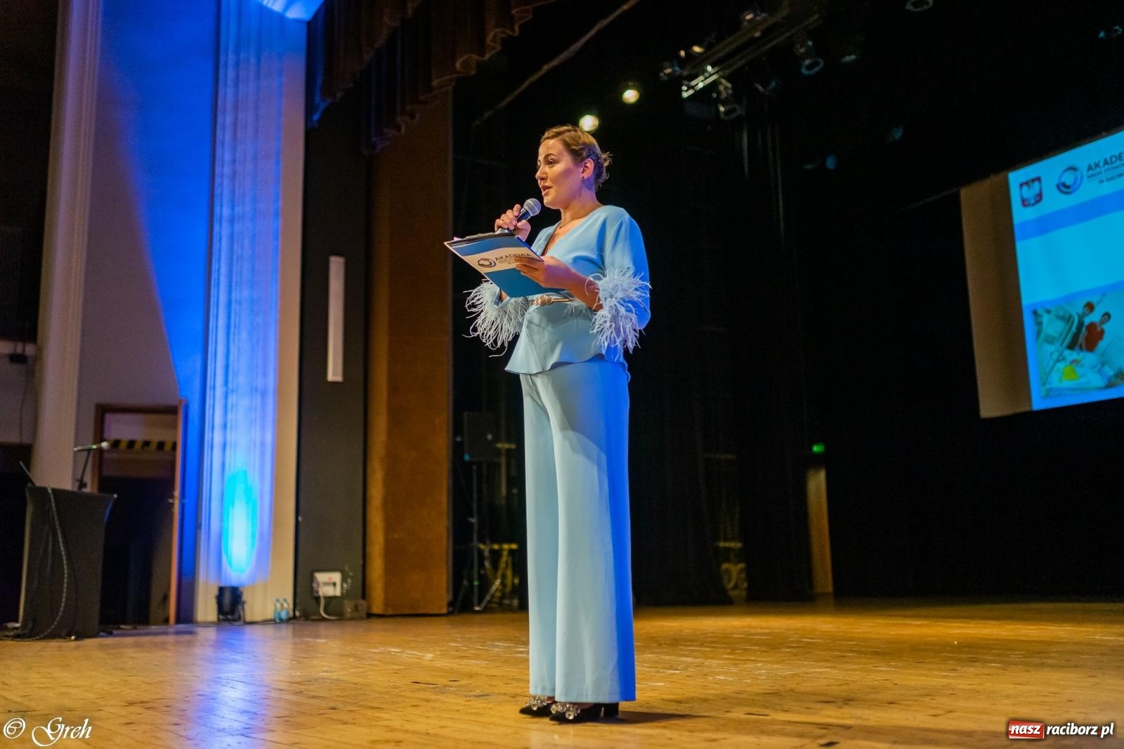 Zdjęcie w galerii na portalu naszraciborz.pl: By zostać pielęgniarką trzeba kochać ludzi. Uroczystość czepkowania studentów ANS w Raciborzu [FOTO i WIDEO] wiadomości z regionu