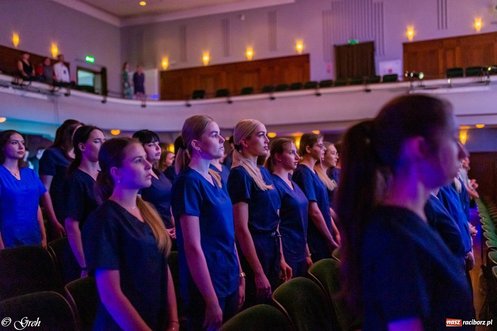 Zdjęcie w galerii na portalu naszraciborz.pl: By zostać pielęgniarką trzeba kochać ludzi. Uroczystość czepkowania studentów ANS w Raciborzu [FOTO i WIDEO] wiadomości z regionu