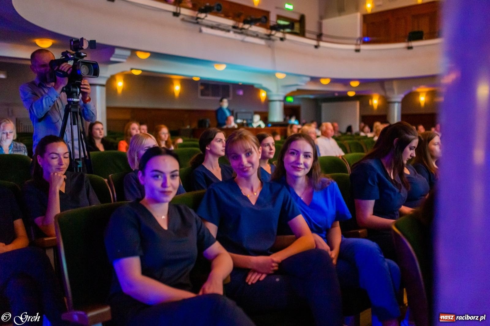 Zdjęcie w galerii na portalu naszraciborz.pl: By zostać pielęgniarką trzeba kochać ludzi. Uroczystość czepkowania studentów ANS w Raciborzu [FOTO i WIDEO] wiadomości z regionu