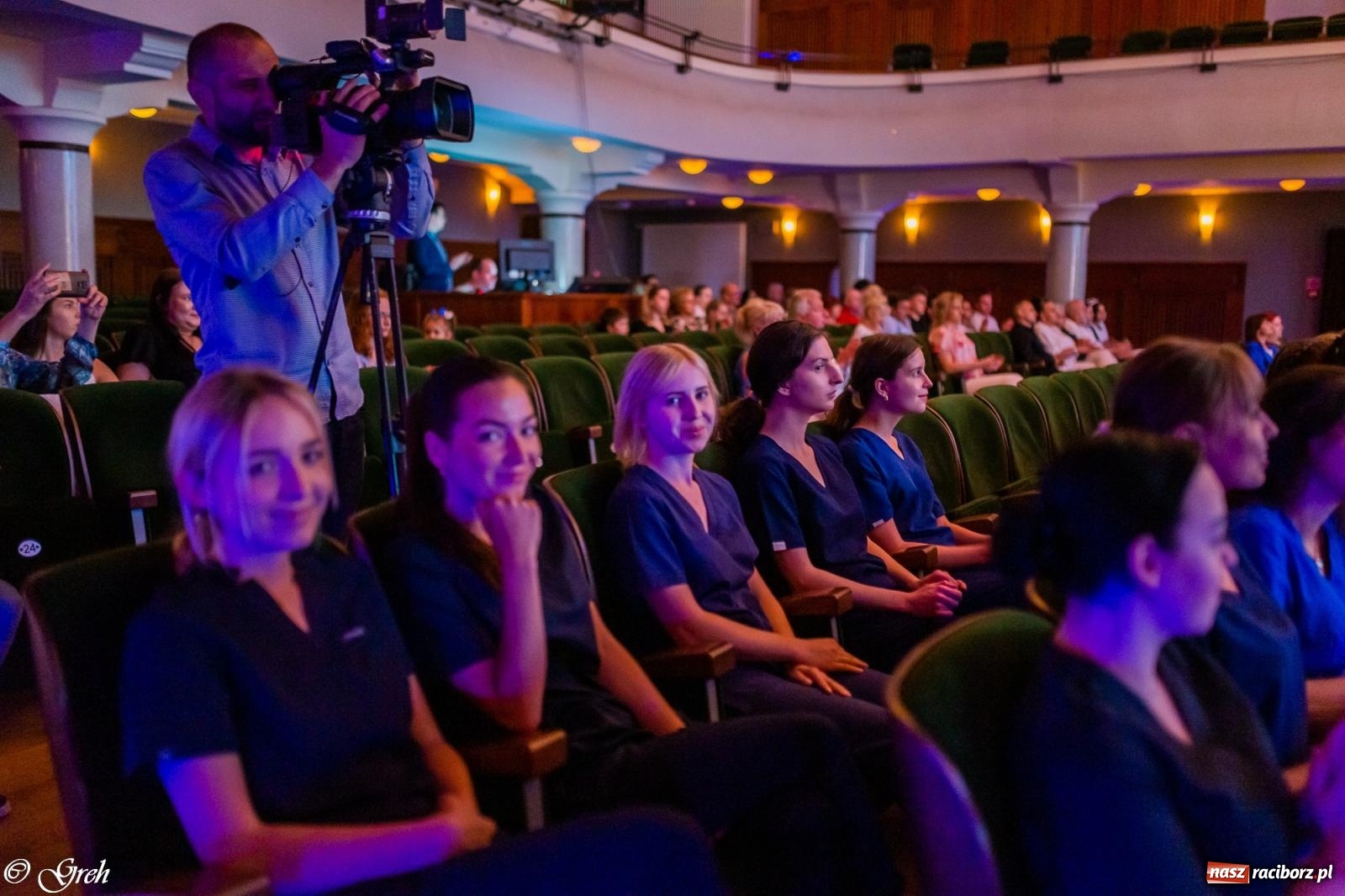 Zdjęcie w galerii na portalu naszraciborz.pl: By zostać pielęgniarką trzeba kochać ludzi. Uroczystość czepkowania studentów ANS w Raciborzu [FOTO i WIDEO] wiadomości z regionu