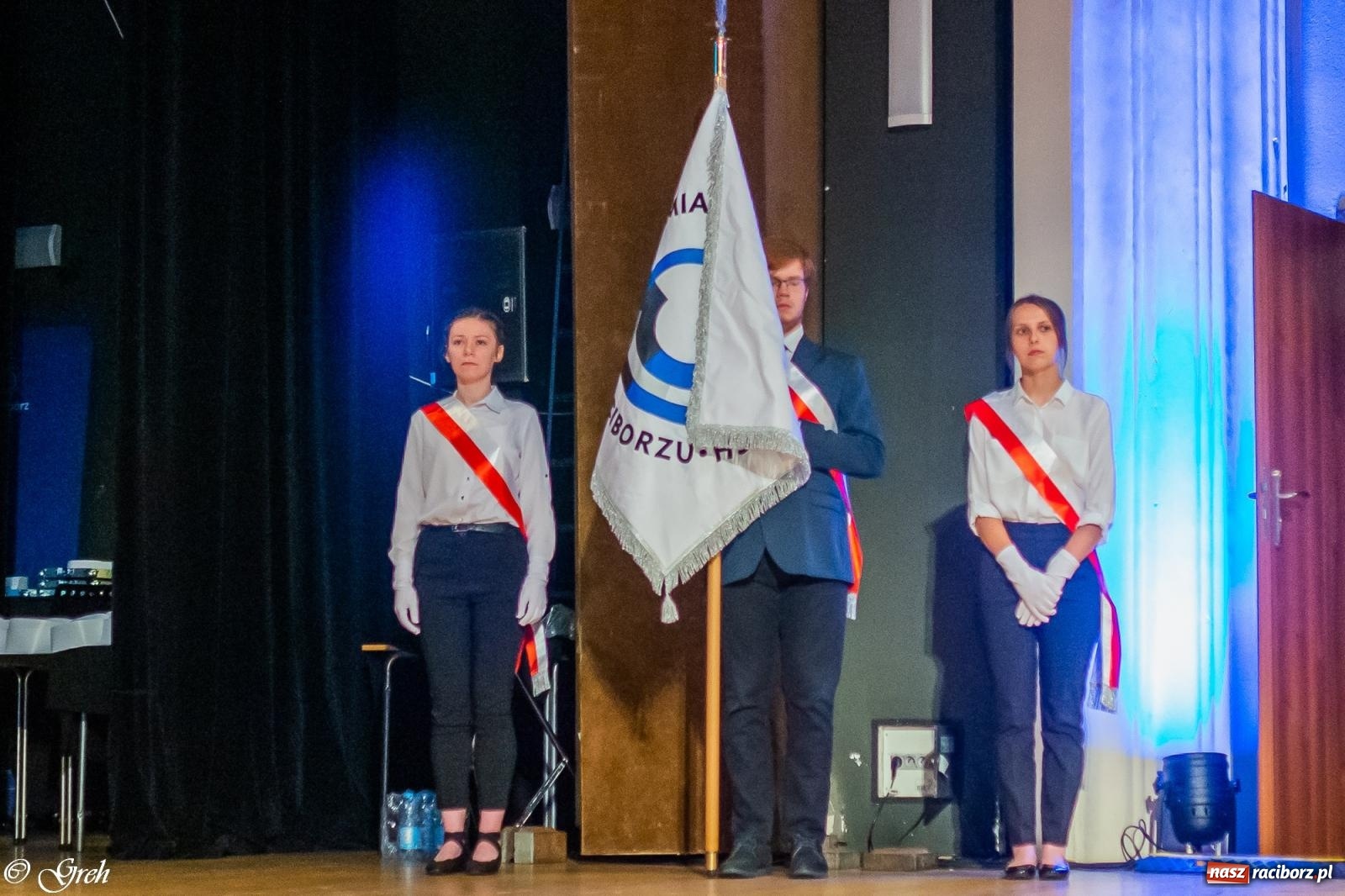 Zdjęcie w galerii na portalu naszraciborz.pl: By zostać pielęgniarką trzeba kochać ludzi. Uroczystość czepkowania studentów ANS w Raciborzu [FOTO i WIDEO] wiadomości z regionu