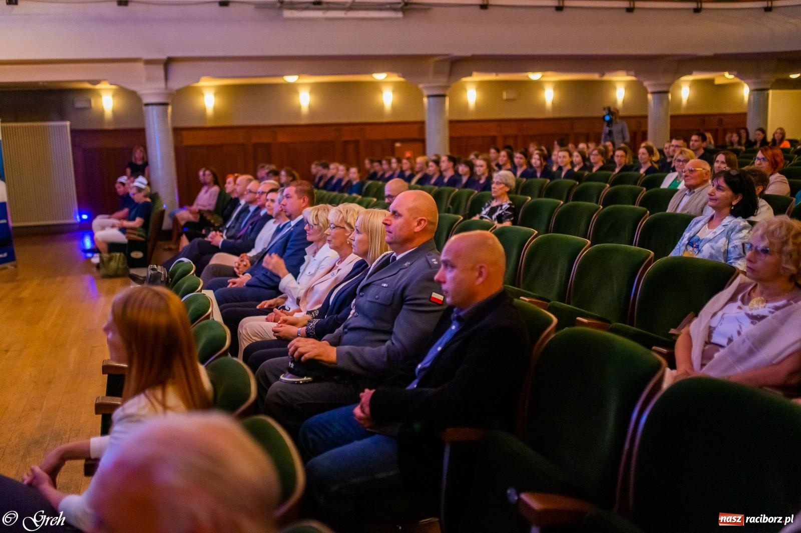 Zdjęcie w galerii na portalu naszraciborz.pl: By zostać pielęgniarką trzeba kochać ludzi. Uroczystość czepkowania studentów ANS w Raciborzu [FOTO i WIDEO] wiadomości z regionu