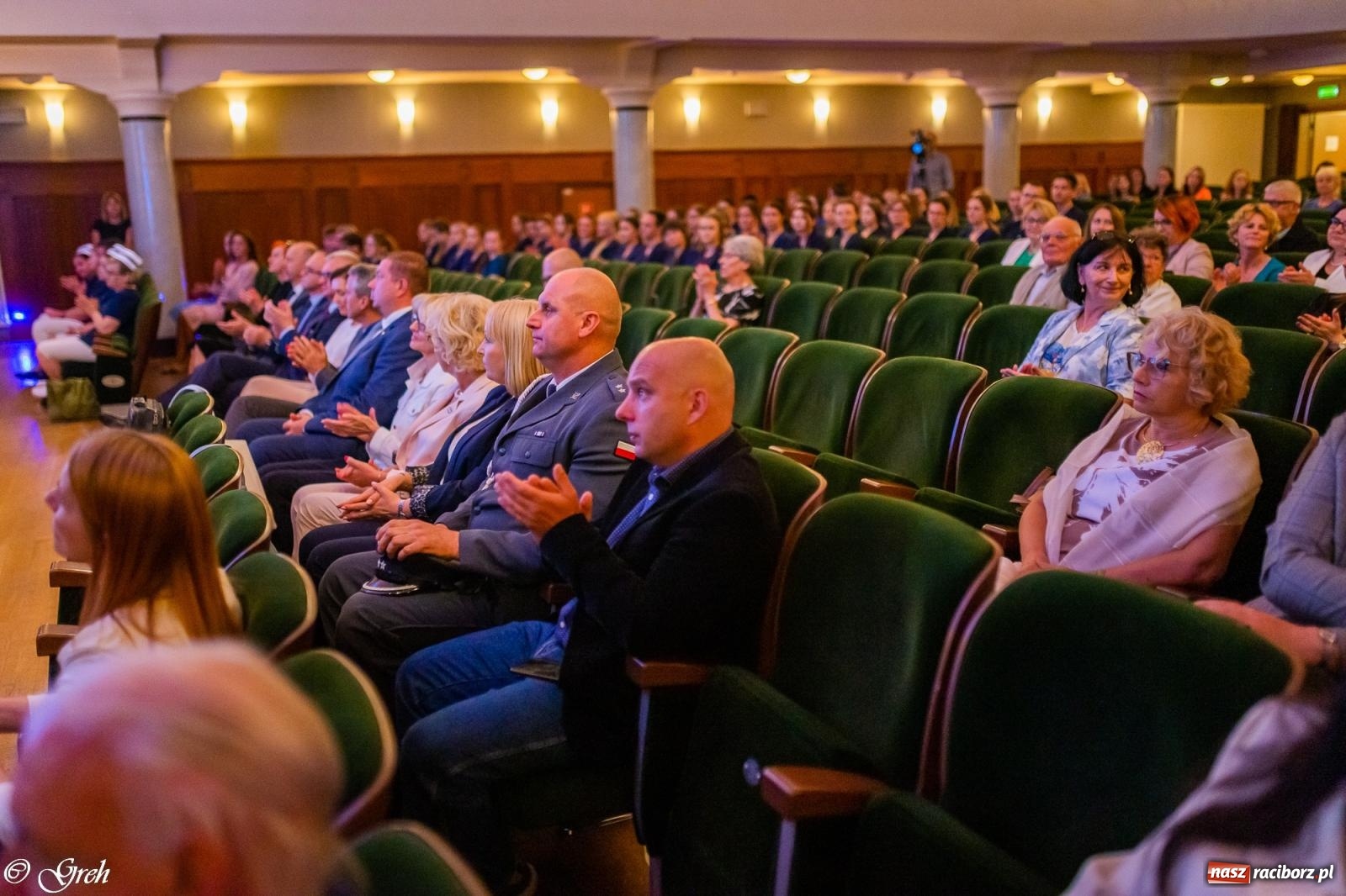 Zdjęcie w galerii na portalu naszraciborz.pl: By zostać pielęgniarką trzeba kochać ludzi. Uroczystość czepkowania studentów ANS w Raciborzu [FOTO i WIDEO] wiadomości z regionu