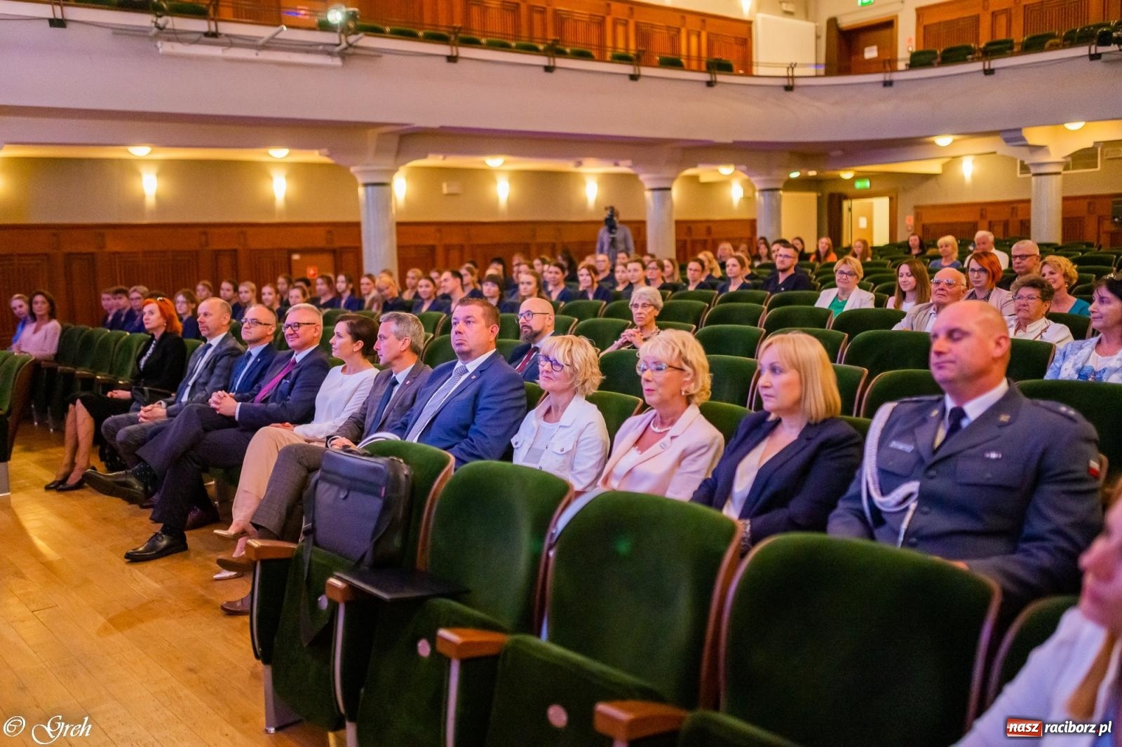 Zdjęcie w galerii na portalu naszraciborz.pl: By zostać pielęgniarką trzeba kochać ludzi. Uroczystość czepkowania studentów ANS w Raciborzu [FOTO i WIDEO] wiadomości z regionu
