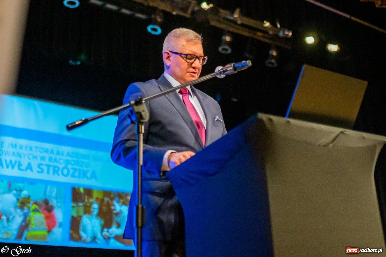 Zdjęcie w galerii na portalu naszraciborz.pl: By zostać pielęgniarką trzeba kochać ludzi. Uroczystość czepkowania studentów ANS w Raciborzu [FOTO i WIDEO] wiadomości z regionu
