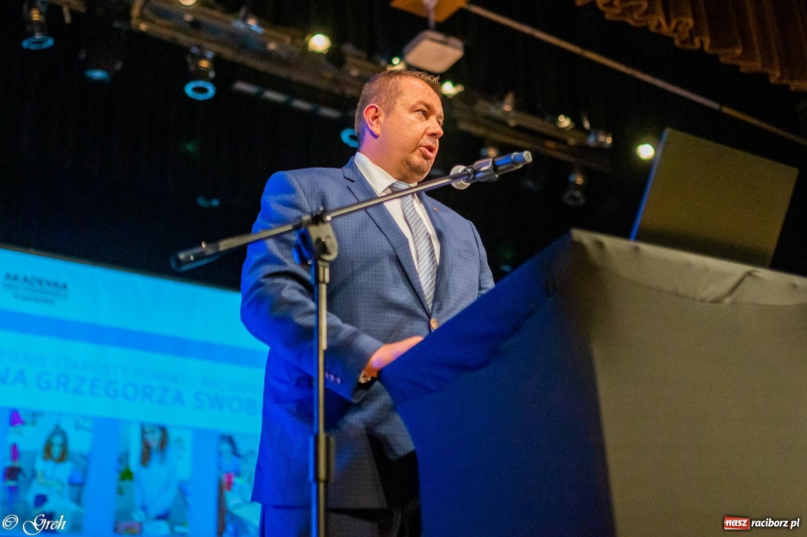 Zdjęcie w galerii na portalu naszraciborz.pl: By zostać pielęgniarką trzeba kochać ludzi. Uroczystość czepkowania studentów ANS w Raciborzu [FOTO i WIDEO] wiadomości z regionu